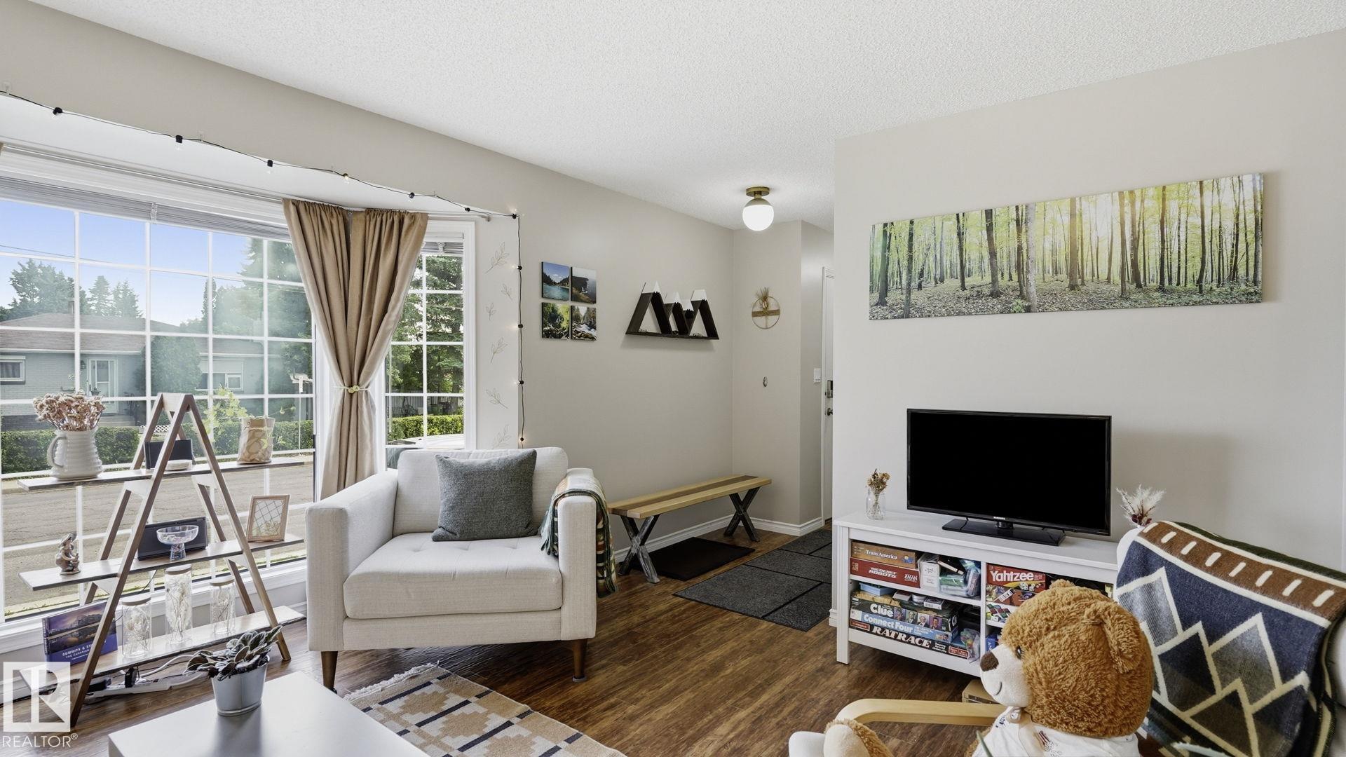 Photo 8 at 8230 71 Street NW, Kenilworth, Edmonton