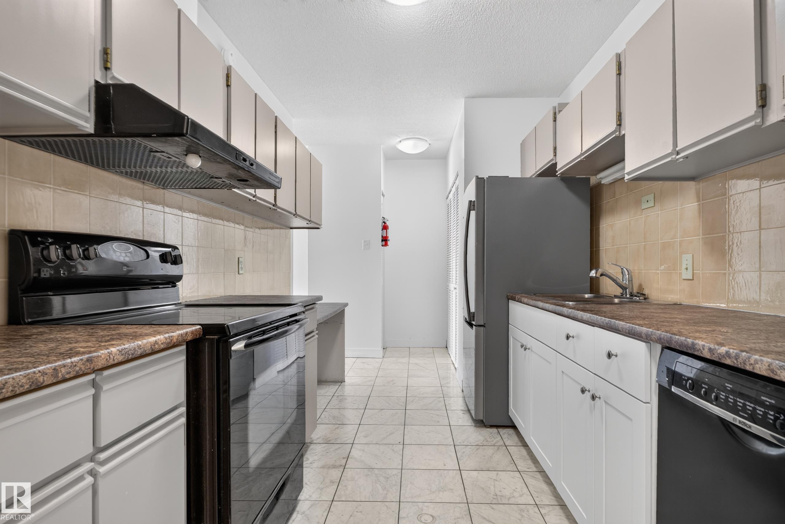 Photo 13 at 301 - 9809 110 Street NW, Wîhkwêntôwin, Edmonton