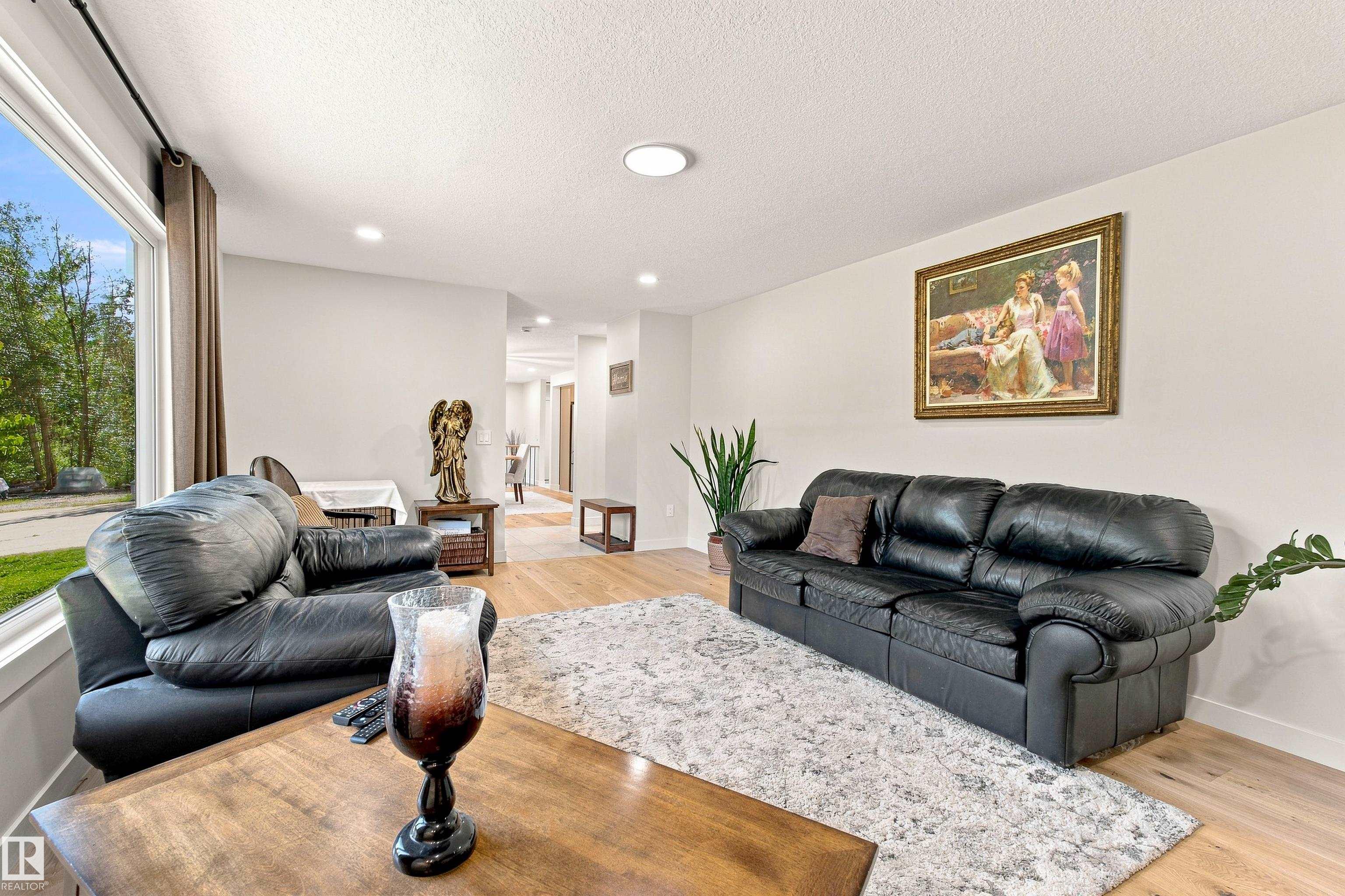 Photo 10 at 62 - 52145 Rge Road 225, Laurina Estates, Rural Strathcona County