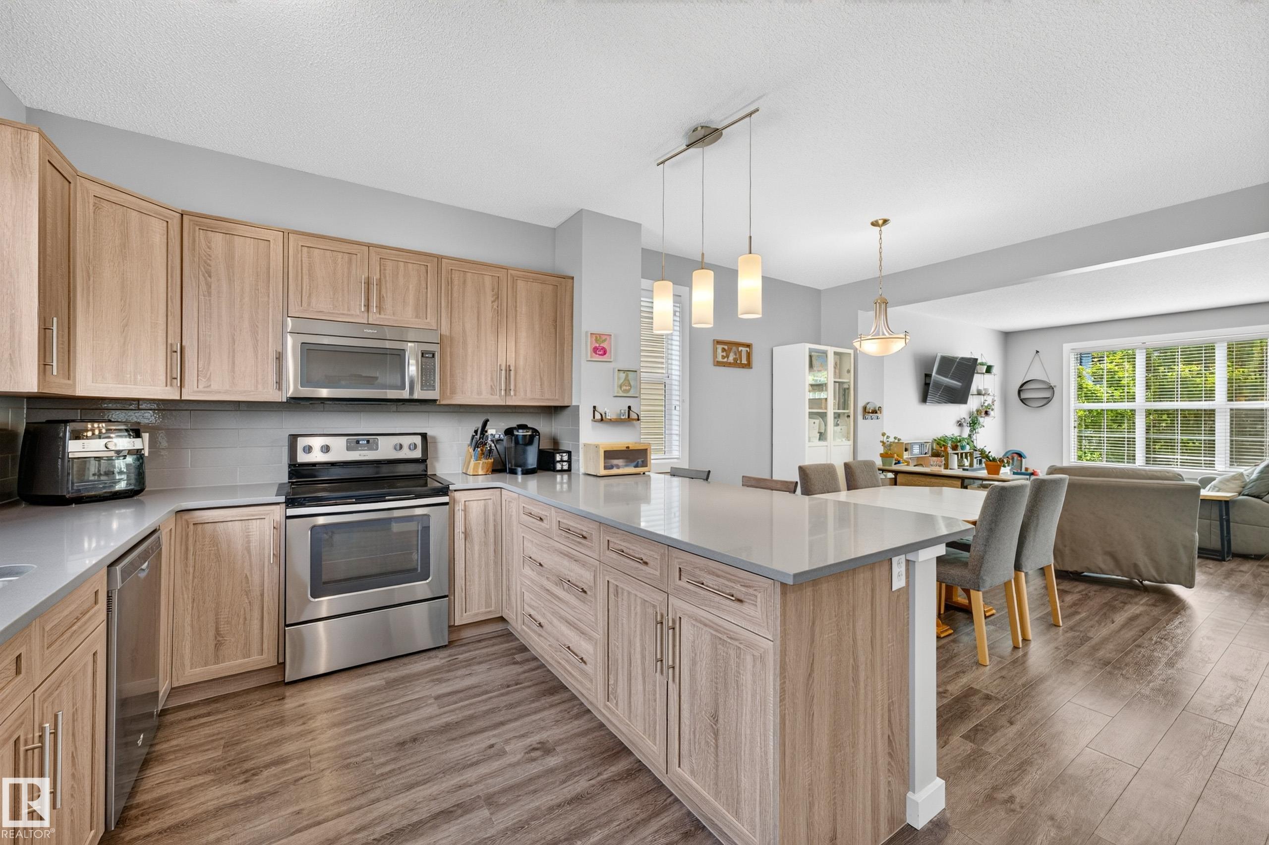Photo 13 at 2821 Maple Way NW, Maple Crest, Edmonton