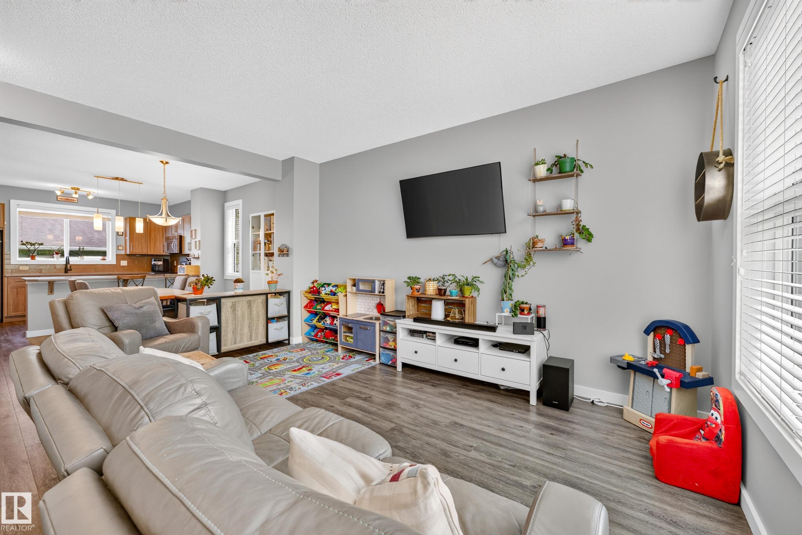 2821 Maple Way NW, Maple Crest, Edmonton