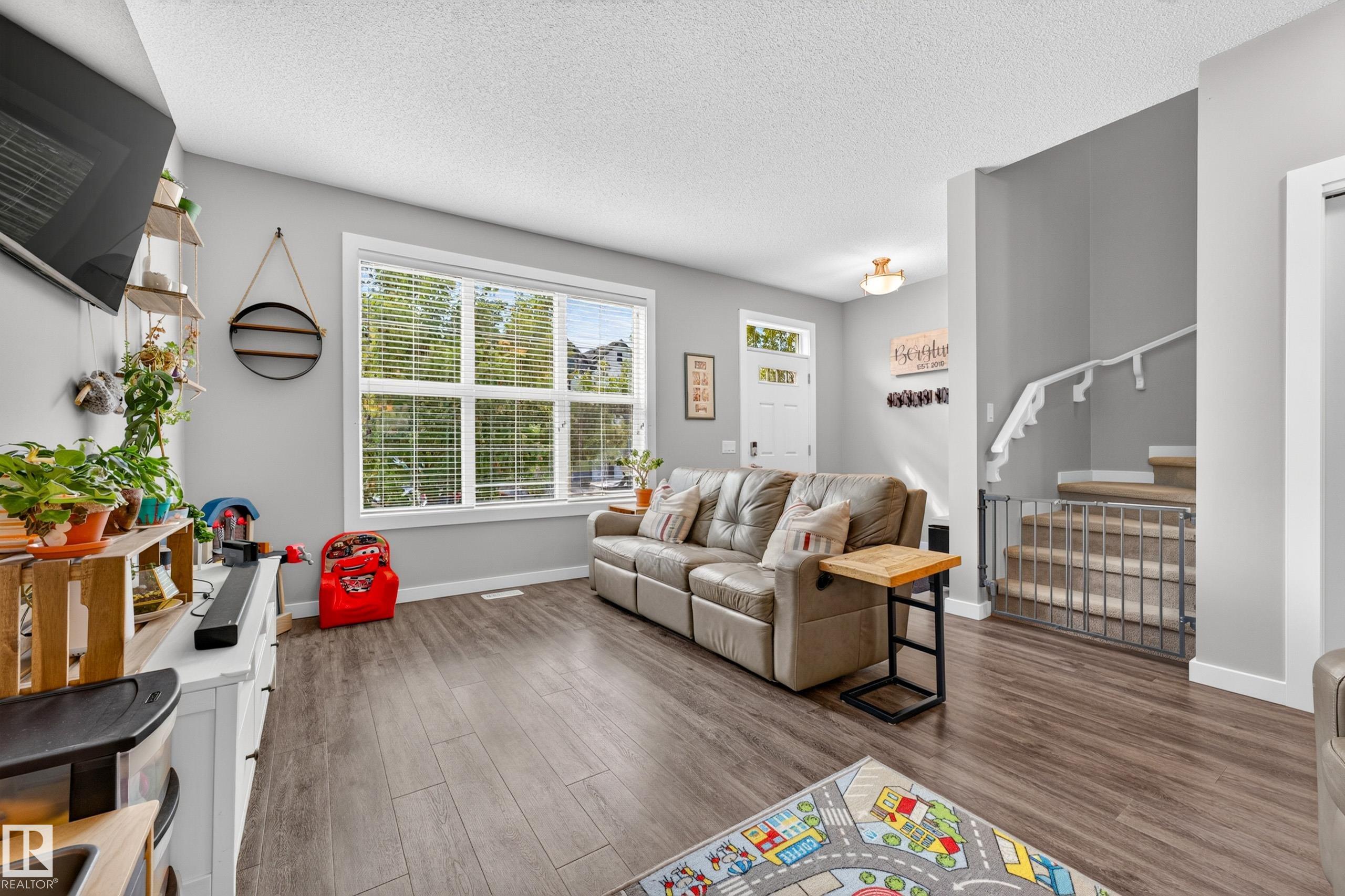 Photo 6 at 2821 Maple Way NW, Maple Crest, Edmonton