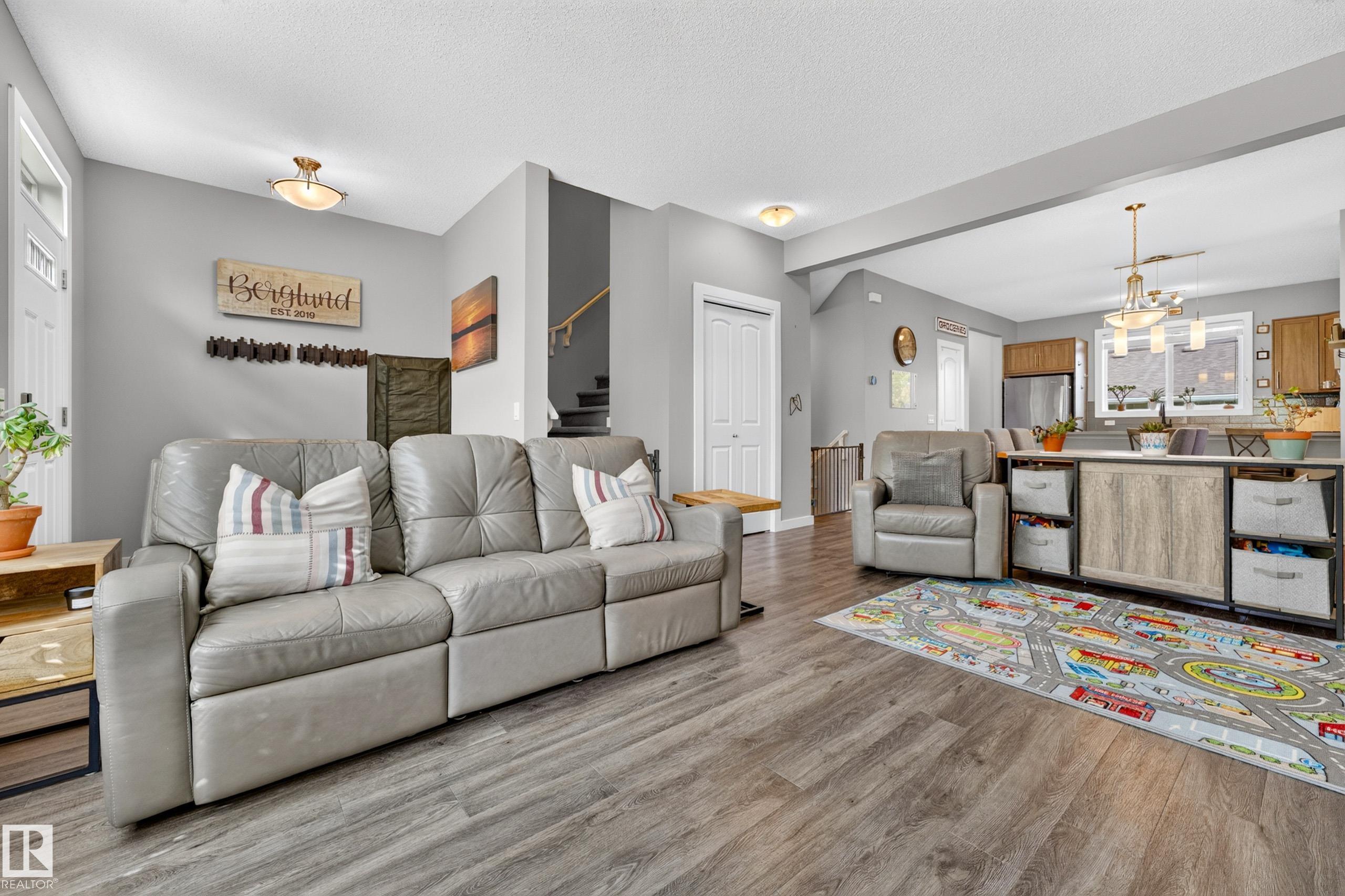Photo 7 at 2821 Maple Way NW, Maple Crest, Edmonton