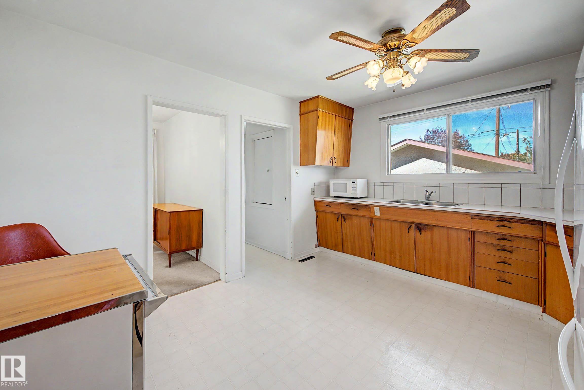 Photo 12 at 6720 95 Avenue NW, Ottewell, Edmonton