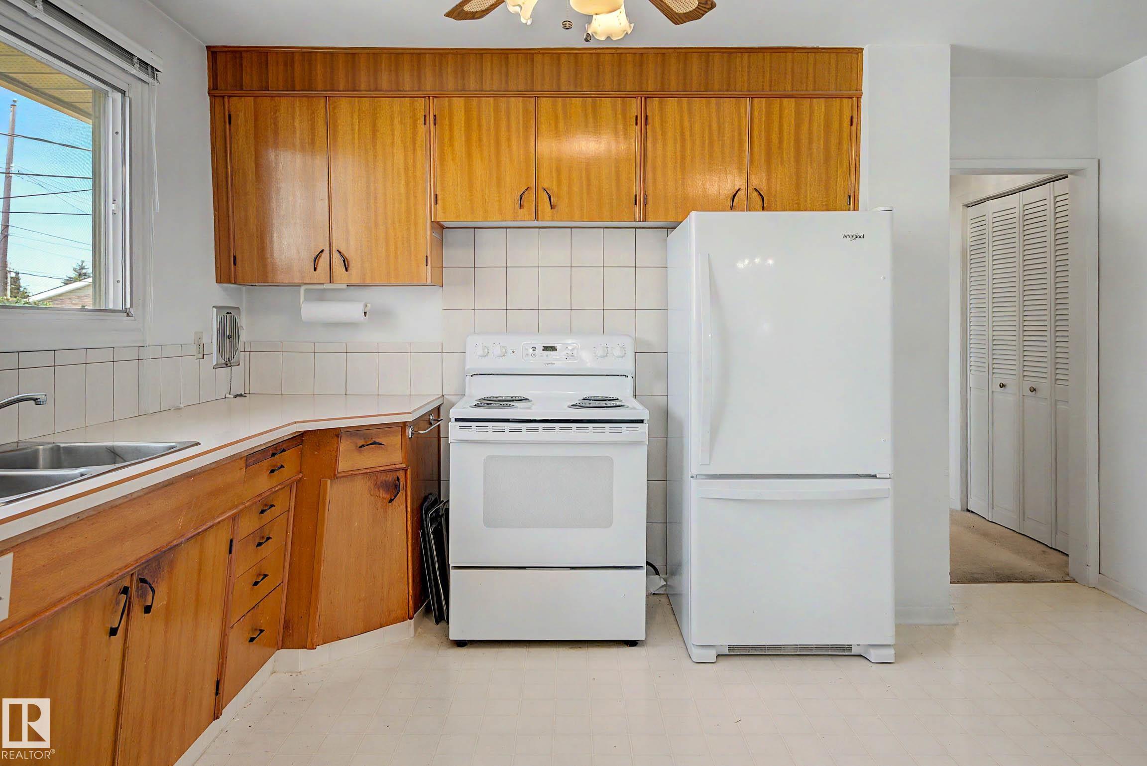 Photo 14 at 6720 95 Avenue NW, Ottewell, Edmonton