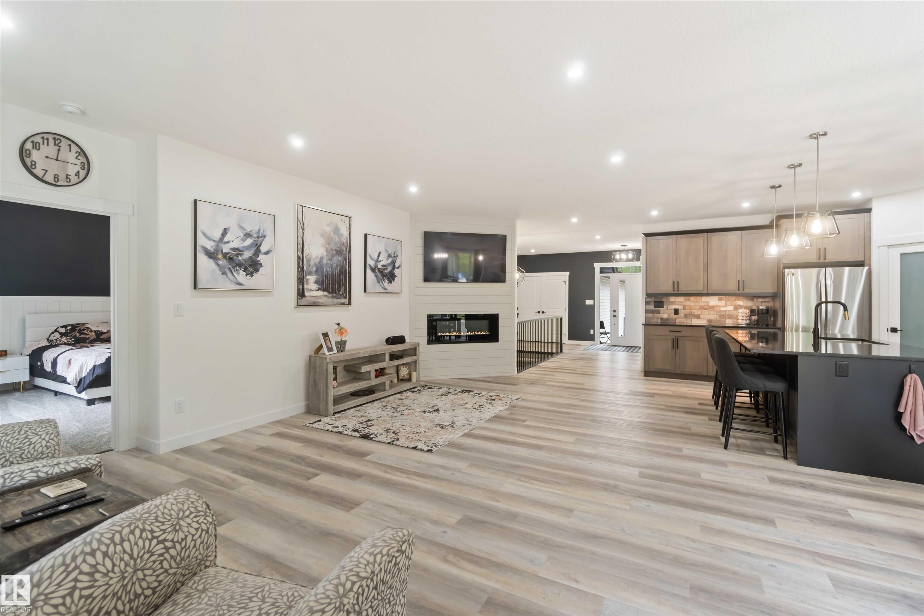 Photo 9 at 9 - 53417 Range Road 14, Hycrest Place II, Rural Parkland County