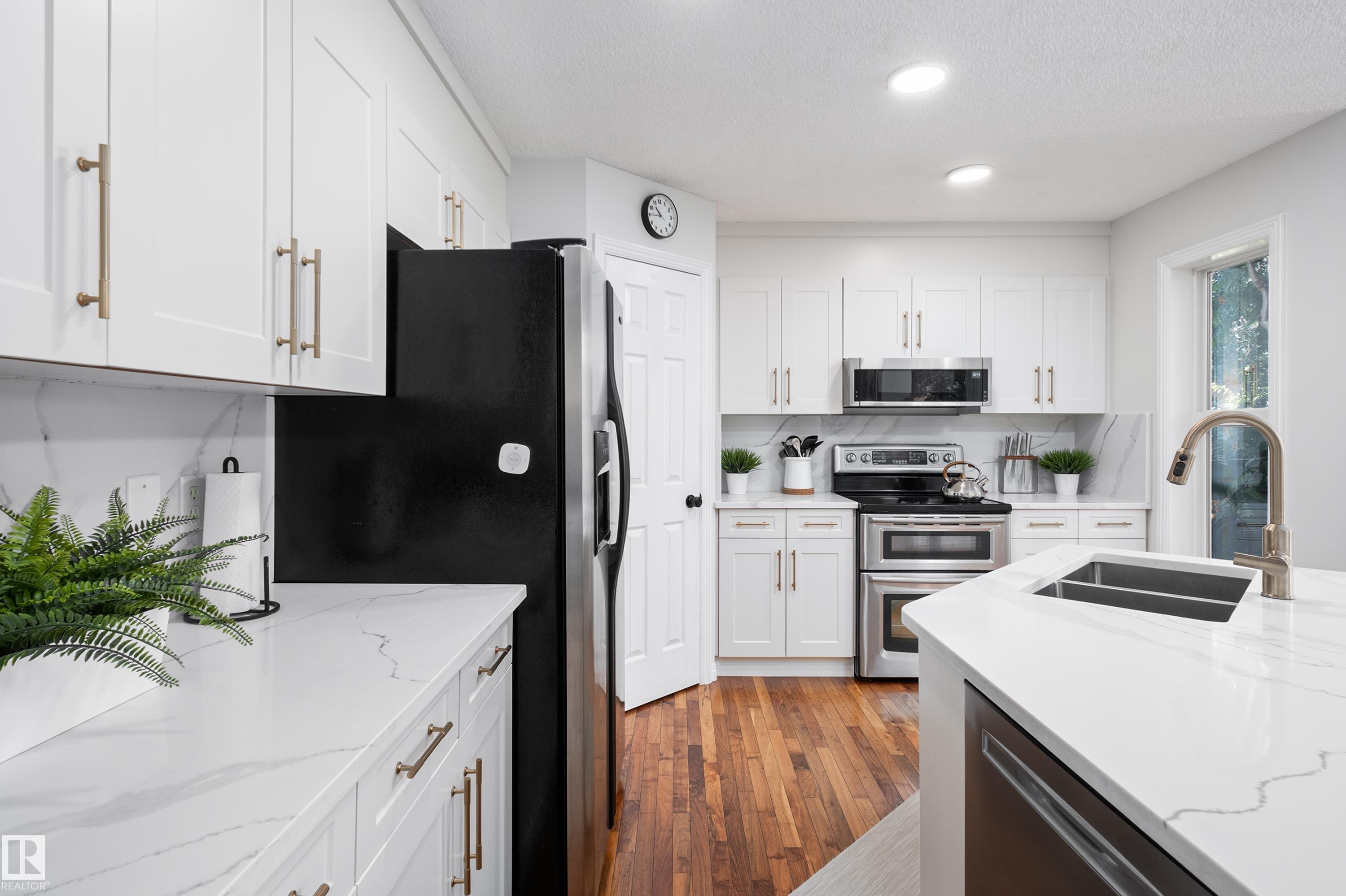 Photo 8 at 1128 114 Street SW, Rutherford, Edmonton