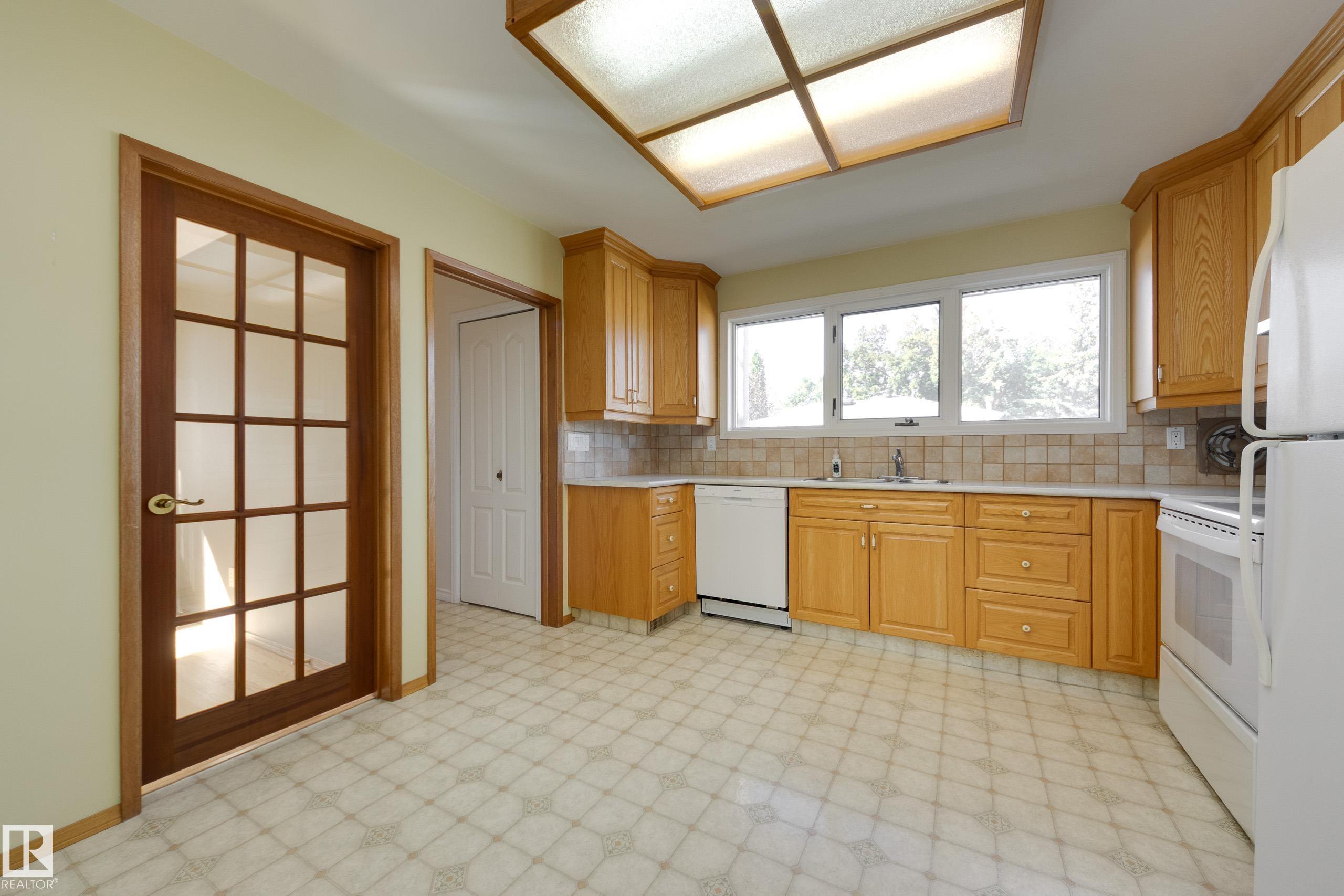 Photo 12 at 4820 109 Avenue NW, Capilano, Edmonton