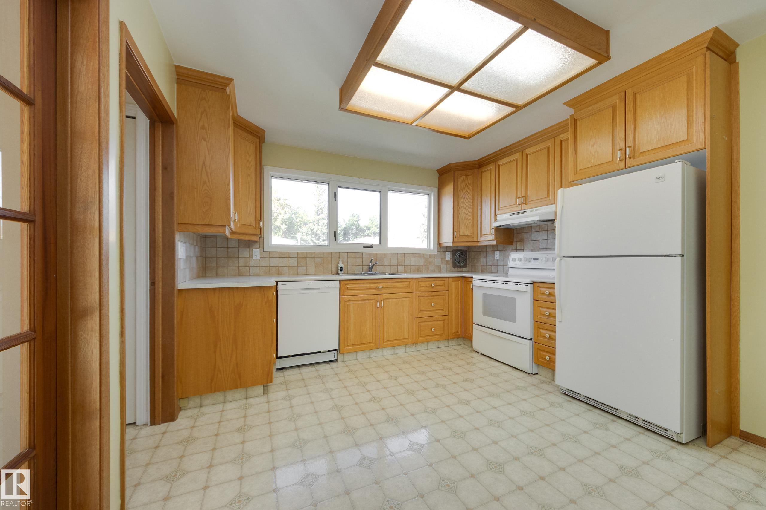 Photo 13 at 4820 109 Avenue NW, Capilano, Edmonton