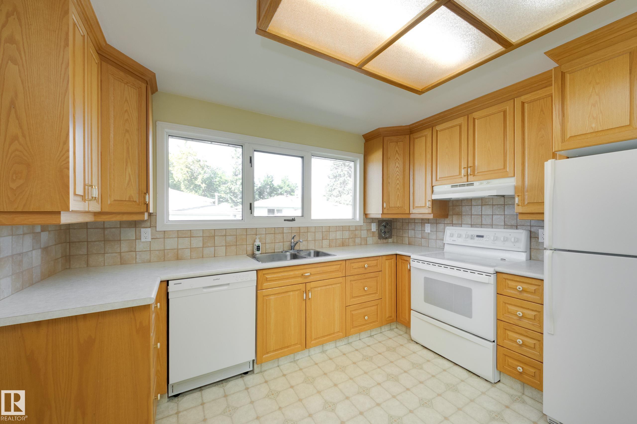 Photo 14 at 4820 109 Avenue NW, Capilano, Edmonton