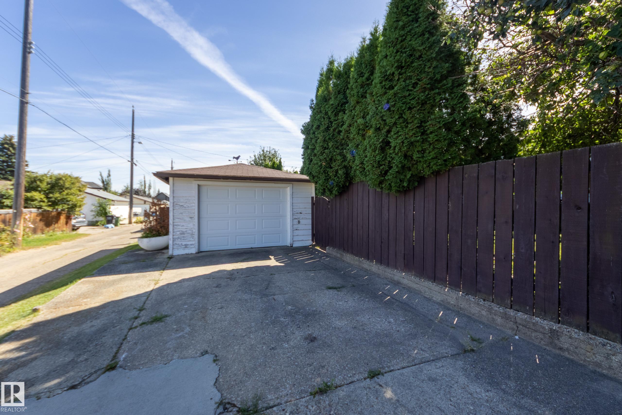 Photo 38 at 4820 109 Avenue NW, Capilano, Edmonton