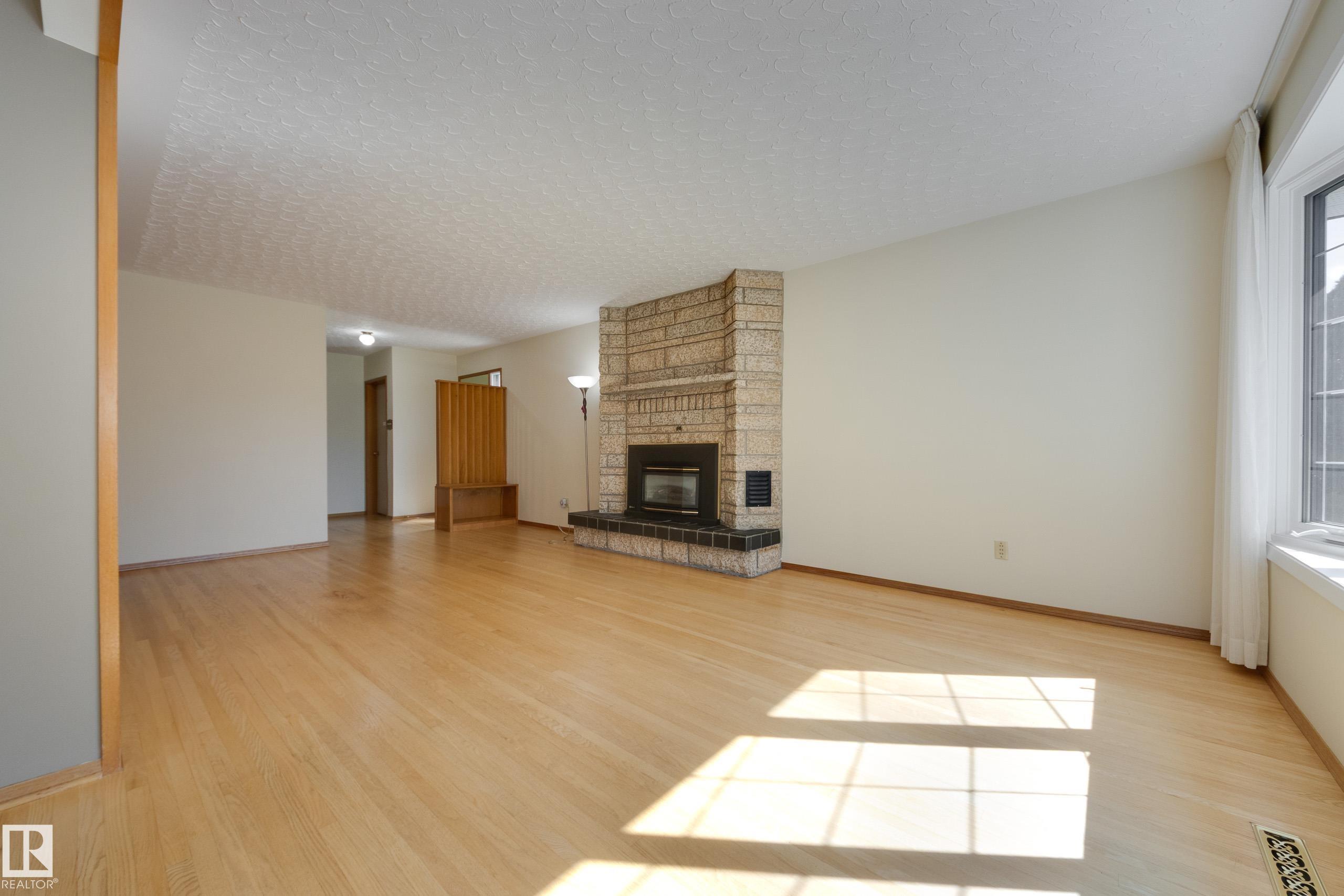 Photo 6 at 4820 109 Avenue NW, Capilano, Edmonton