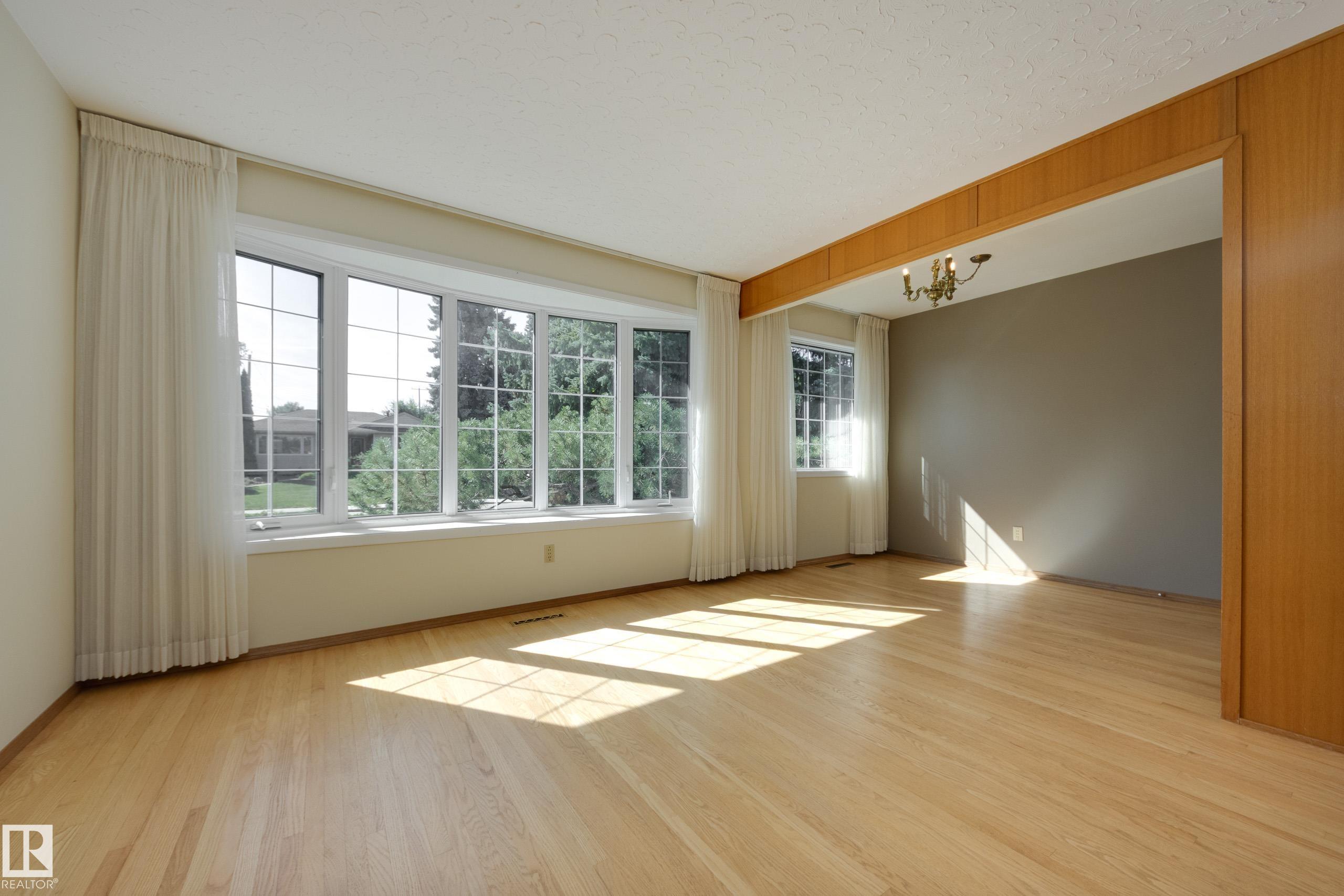 Photo 7 at 4820 109 Avenue NW, Capilano, Edmonton
