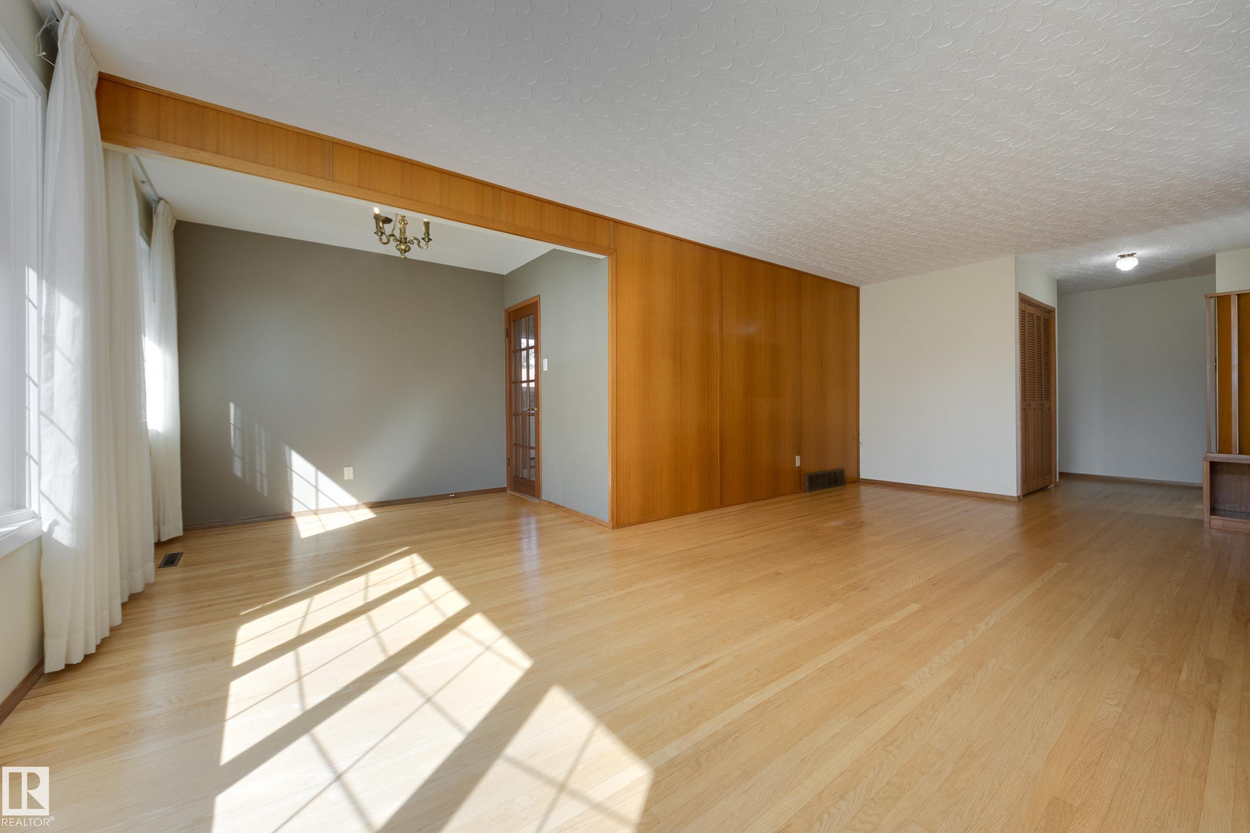 Photo 8 at 4820 109 Avenue NW, Capilano, Edmonton