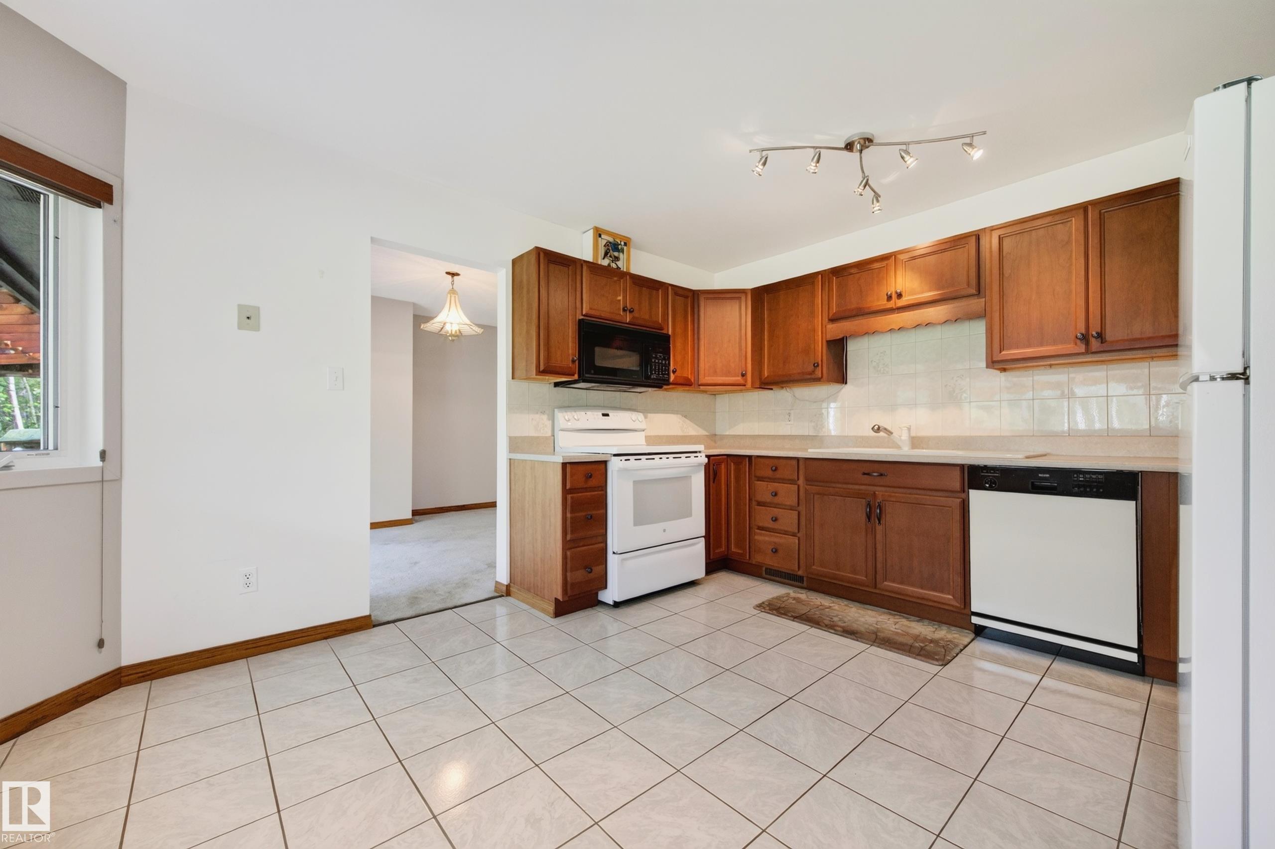 Photo 11 at 206 - 52063 Rge Road 225, Springhill Park, Rural Strathcona County