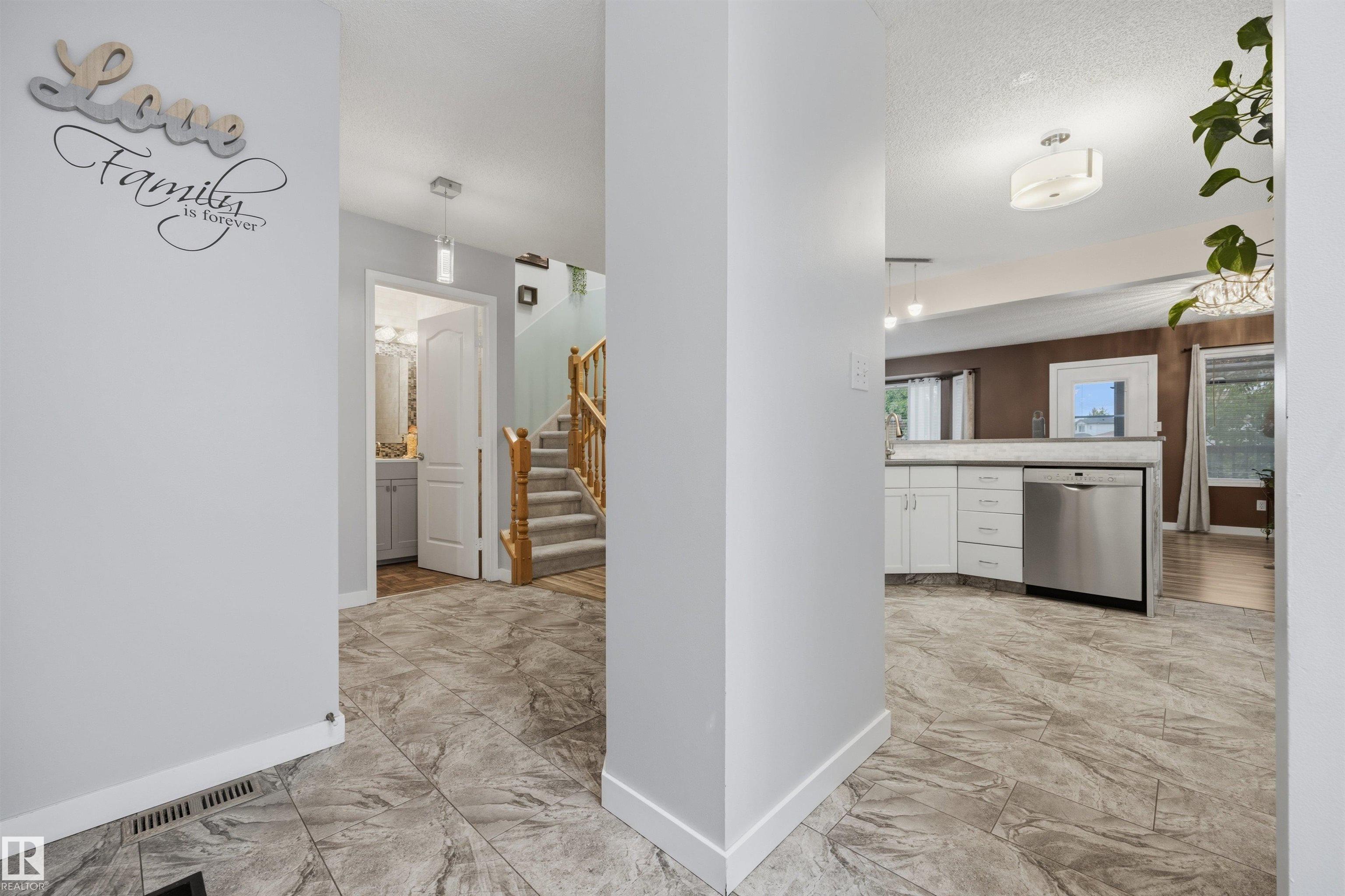 Photo 12 at 6910 158a Avenue NW, Ozerna, Edmonton