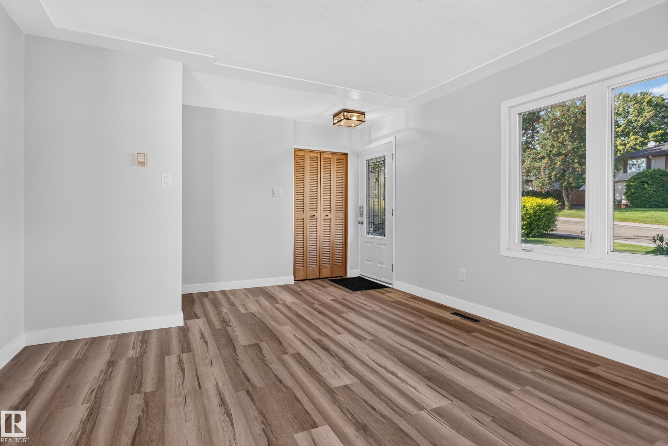 Photo 17 at 10739 52 Street NW, Capilano, Edmonton