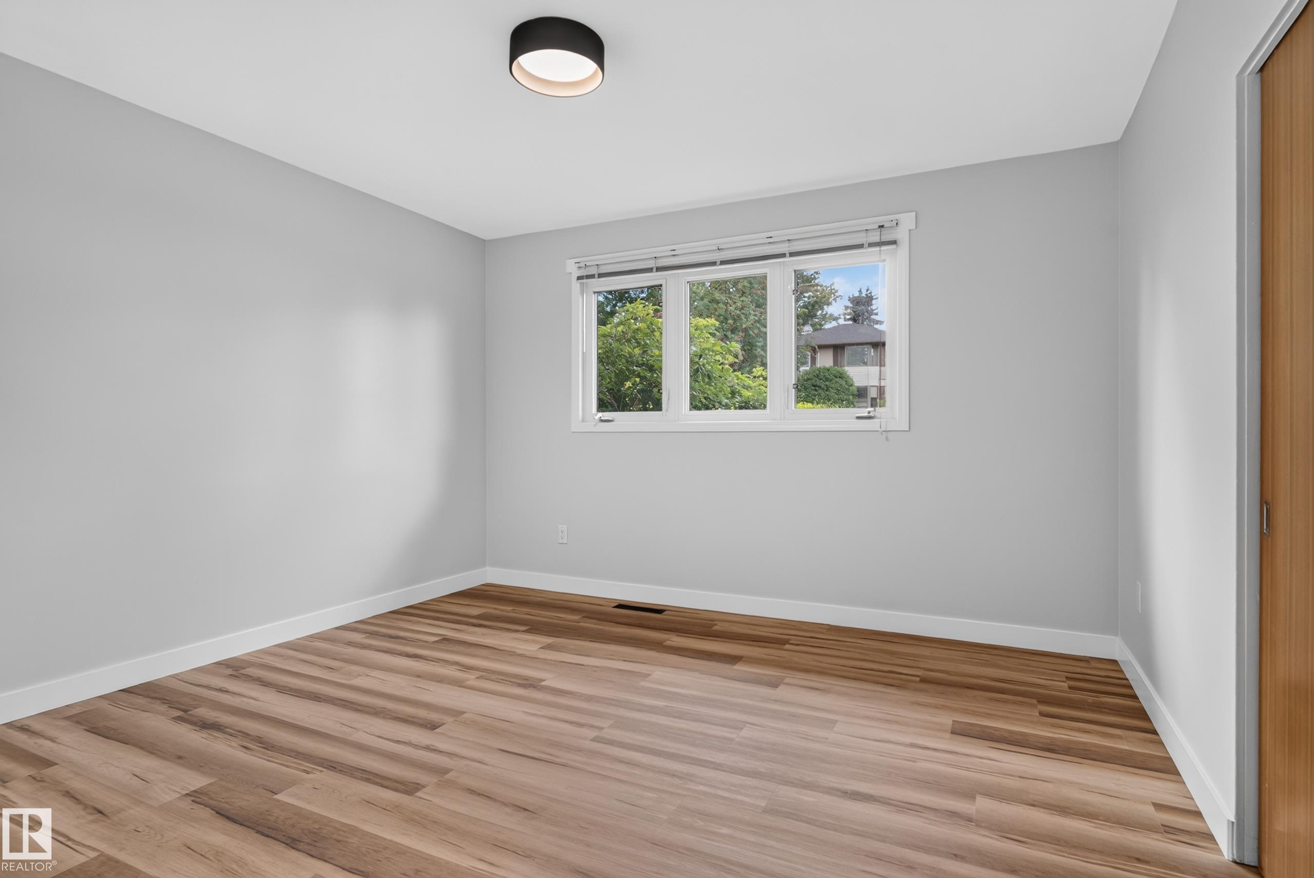 Photo 27 at 10739 52 Street NW, Capilano, Edmonton