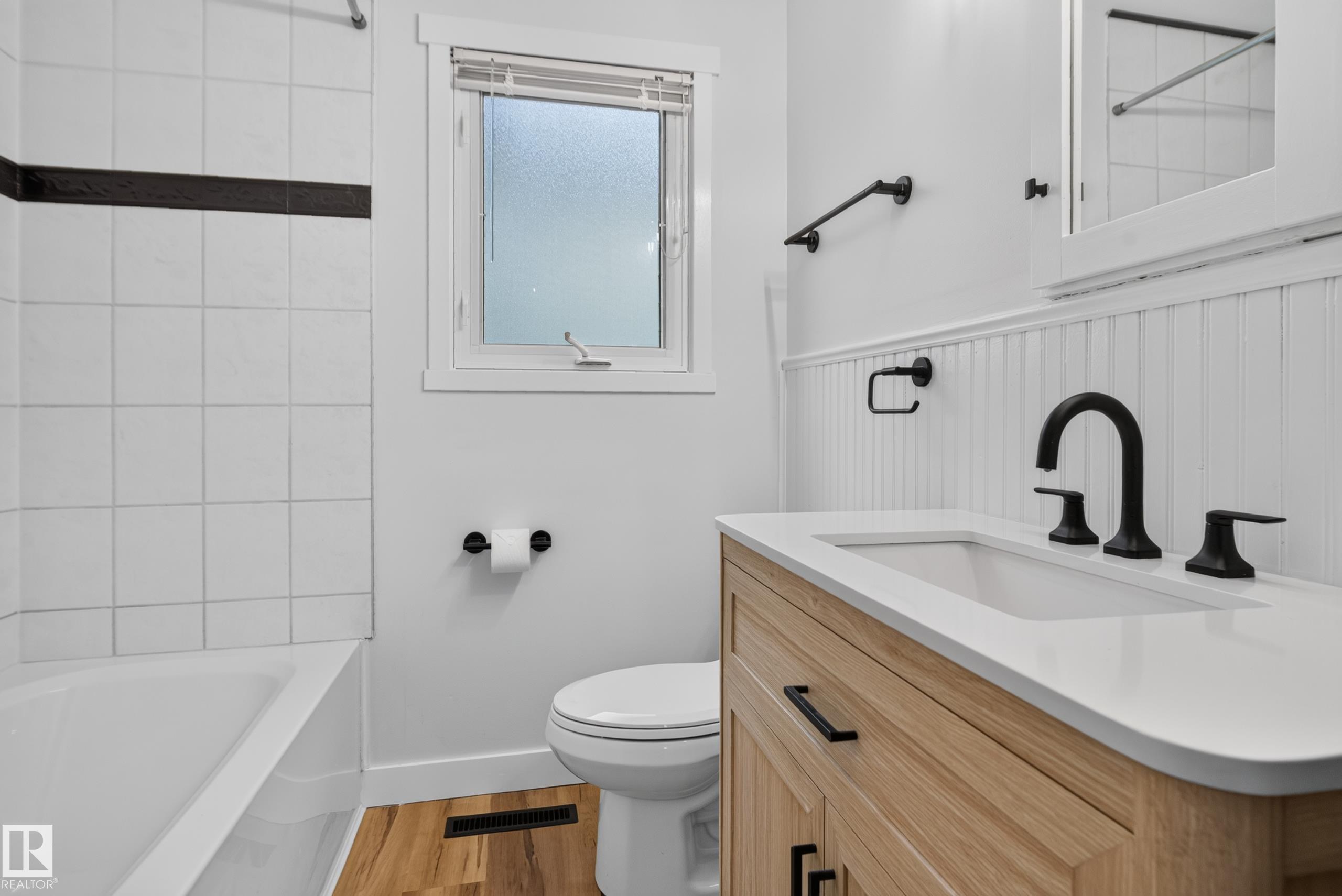 Photo 32 at 10739 52 Street NW, Capilano, Edmonton