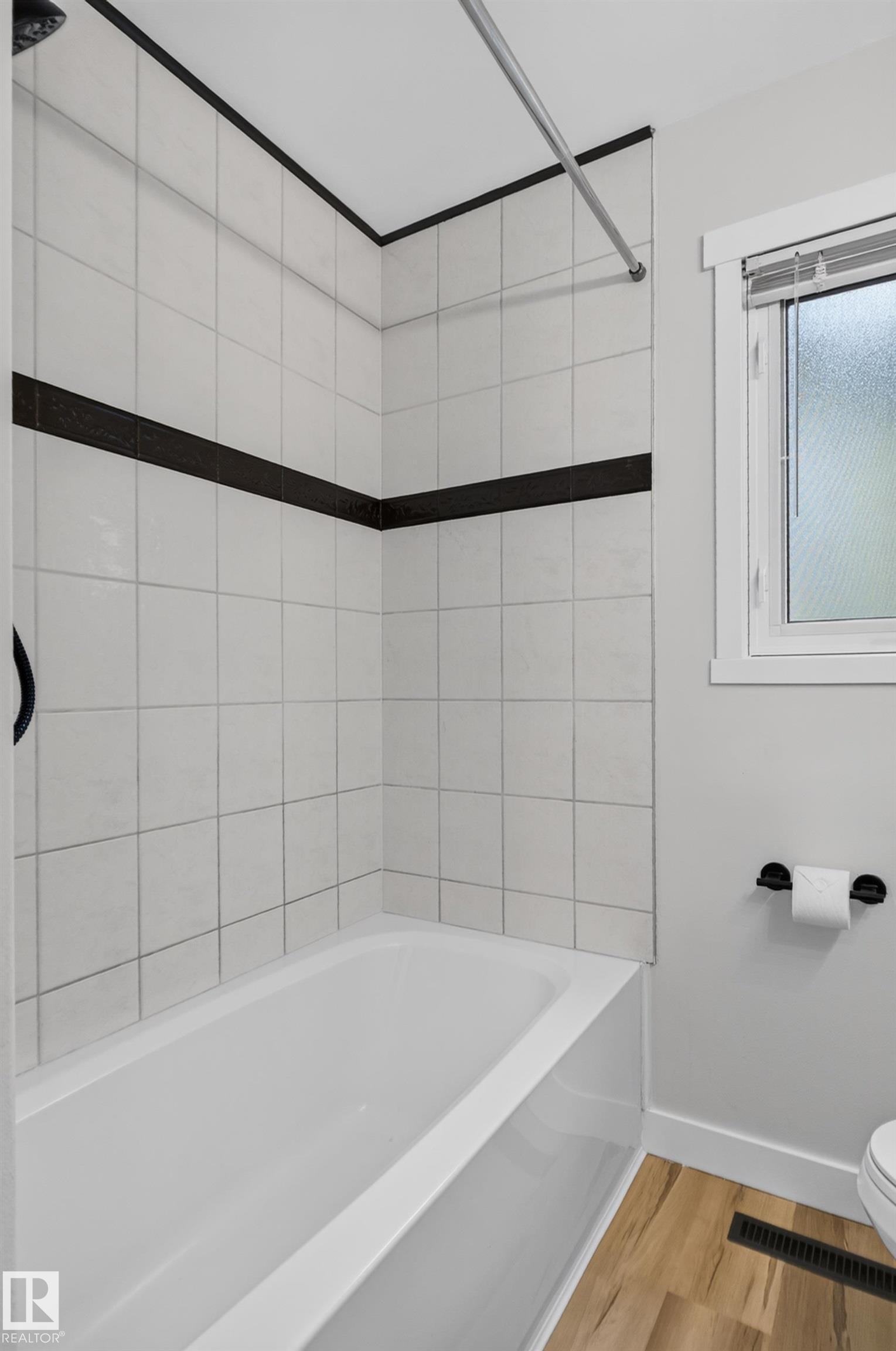 Photo 33 at 10739 52 Street NW, Capilano, Edmonton