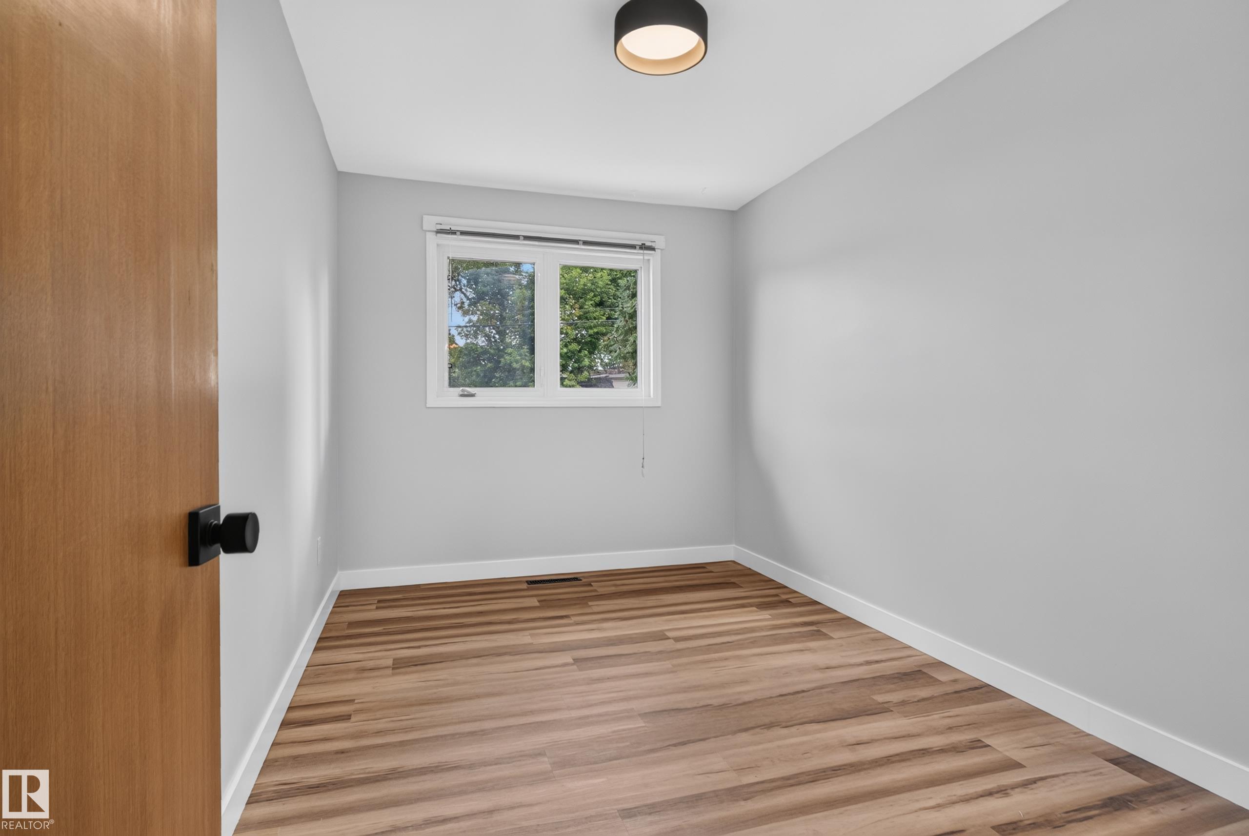 Photo 36 at 10739 52 Street NW, Capilano, Edmonton