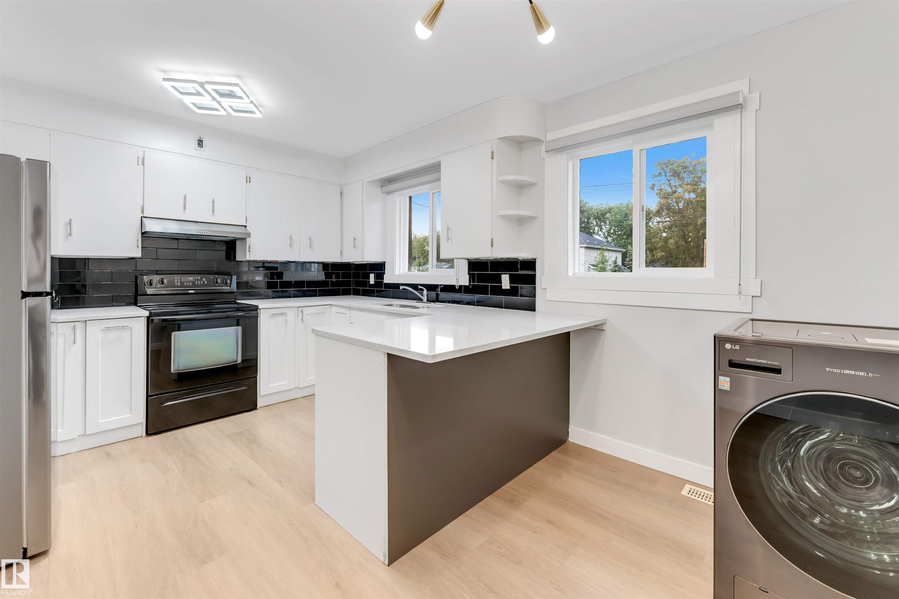 Photo 12 at 7928 82 Avenue NW, Idylwylde, Edmonton