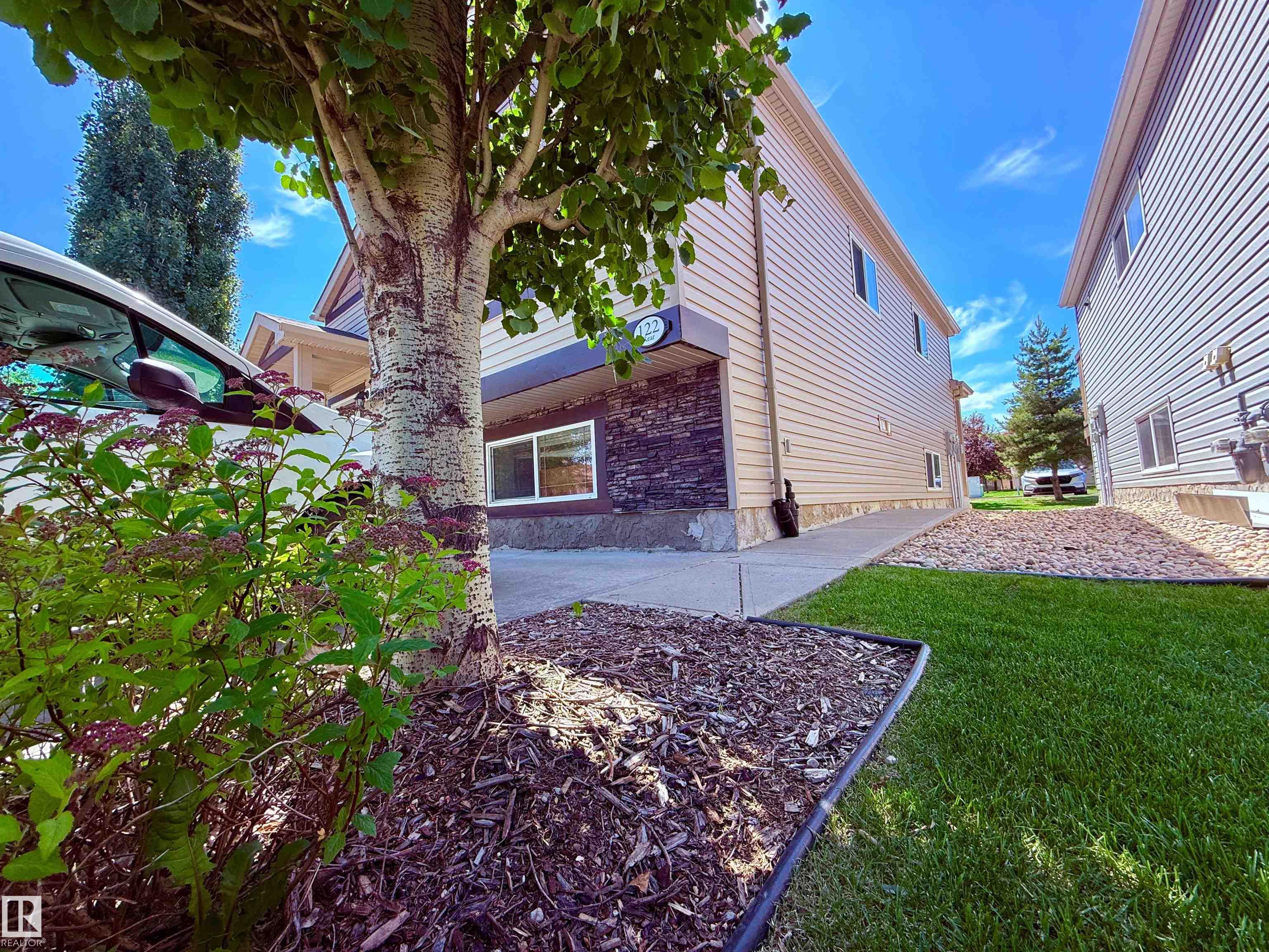 Listing photo thumbnail