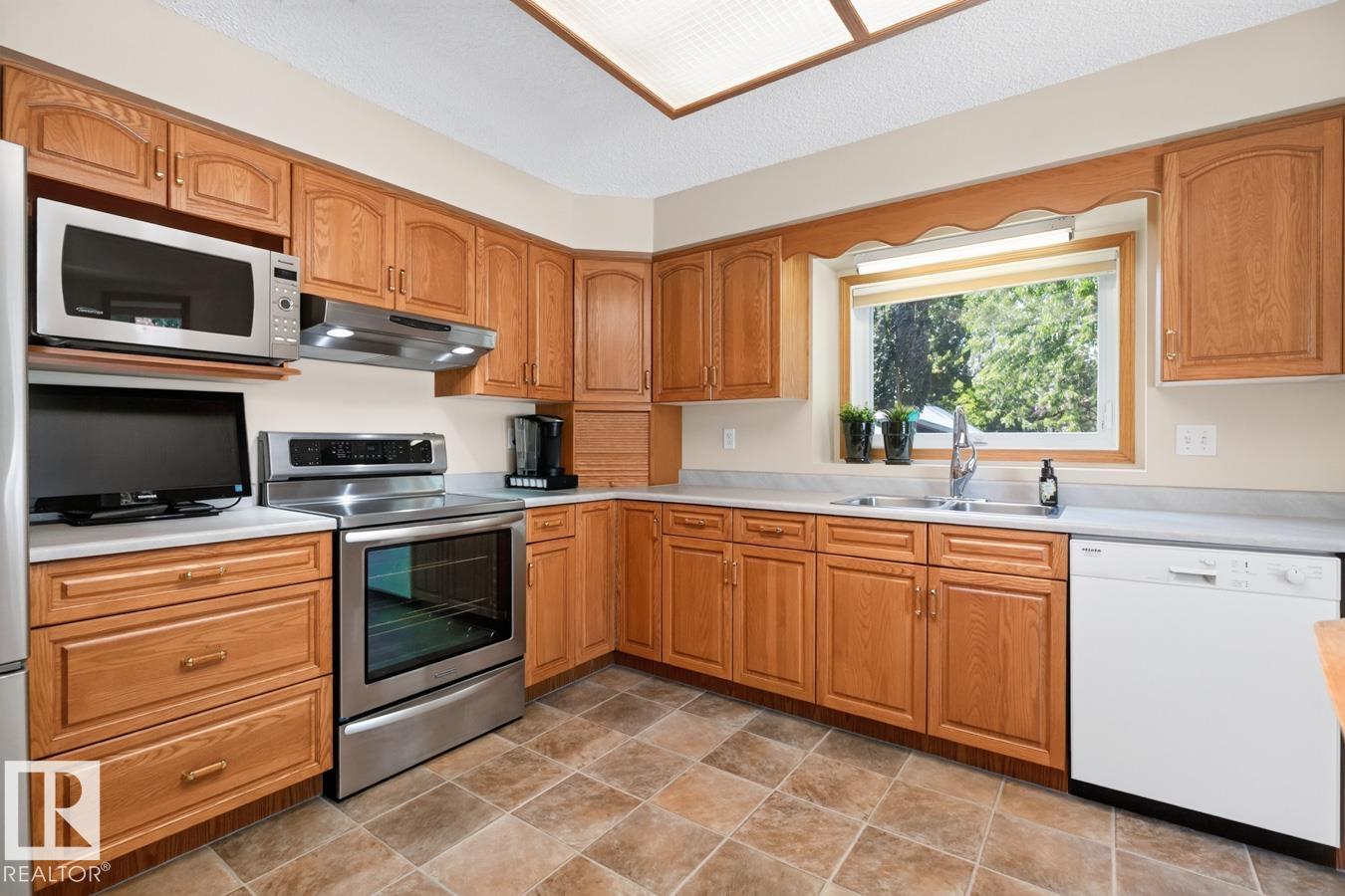 Photo 12 at 133 Meadowview Drive, Clarkdale Meadows, Sherwood Park