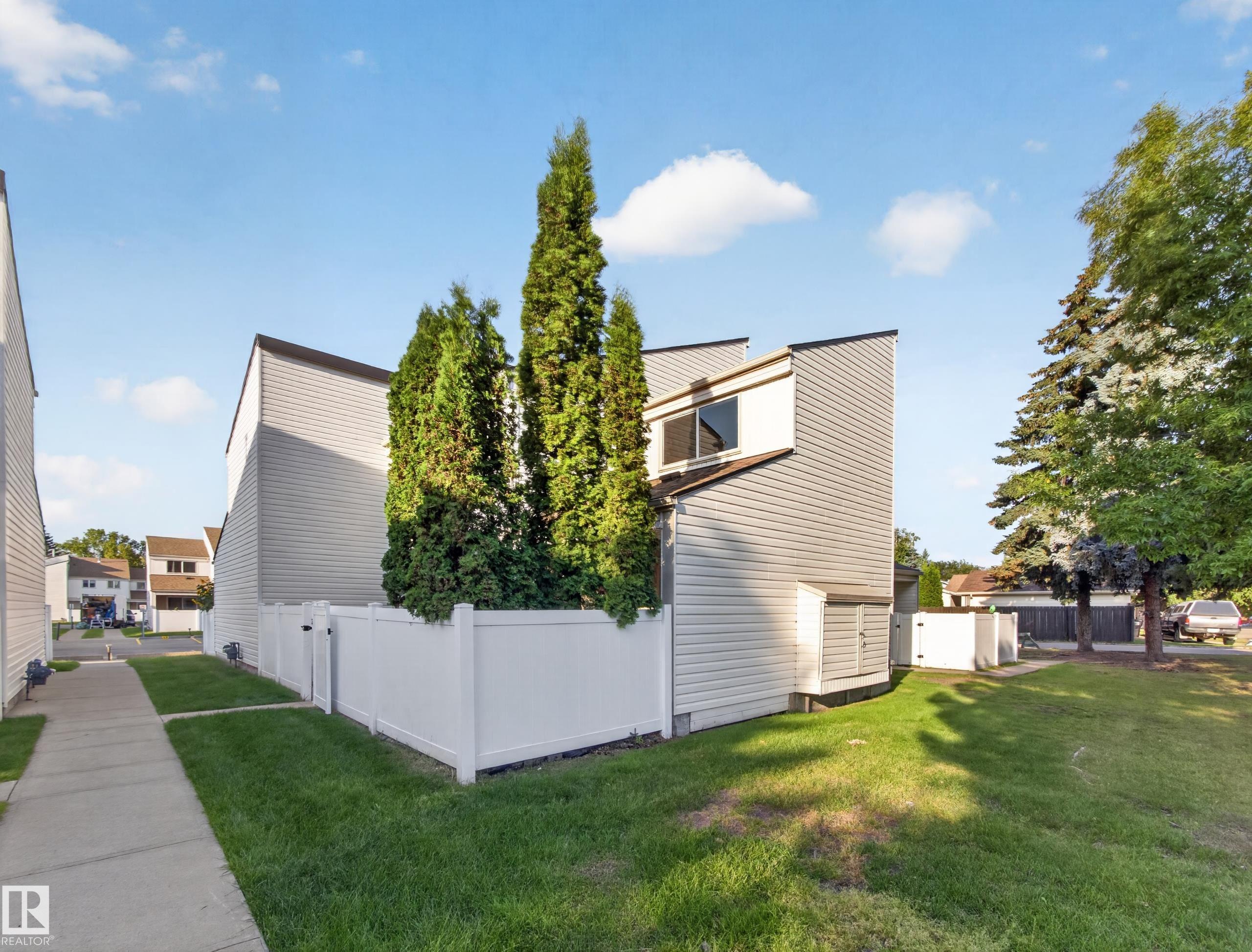 Photo 3 at 57 Woodvale Village NW, Greenview, Edmonton