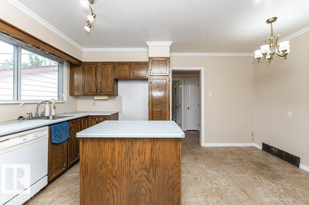 Photo 7 at 4704 109a Avenue NW, Capilano, Edmonton