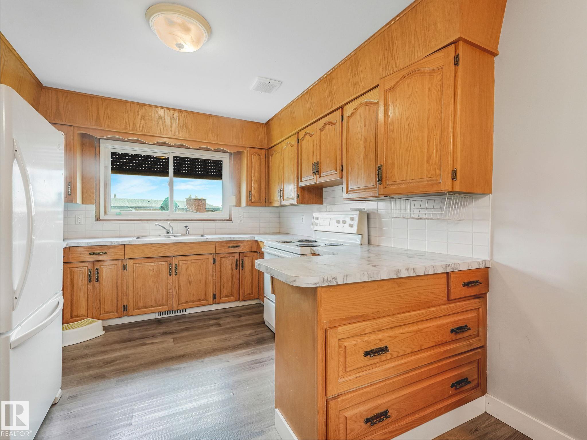 Photo 8 at 13807 92 Street NW, Northmount, Edmonton