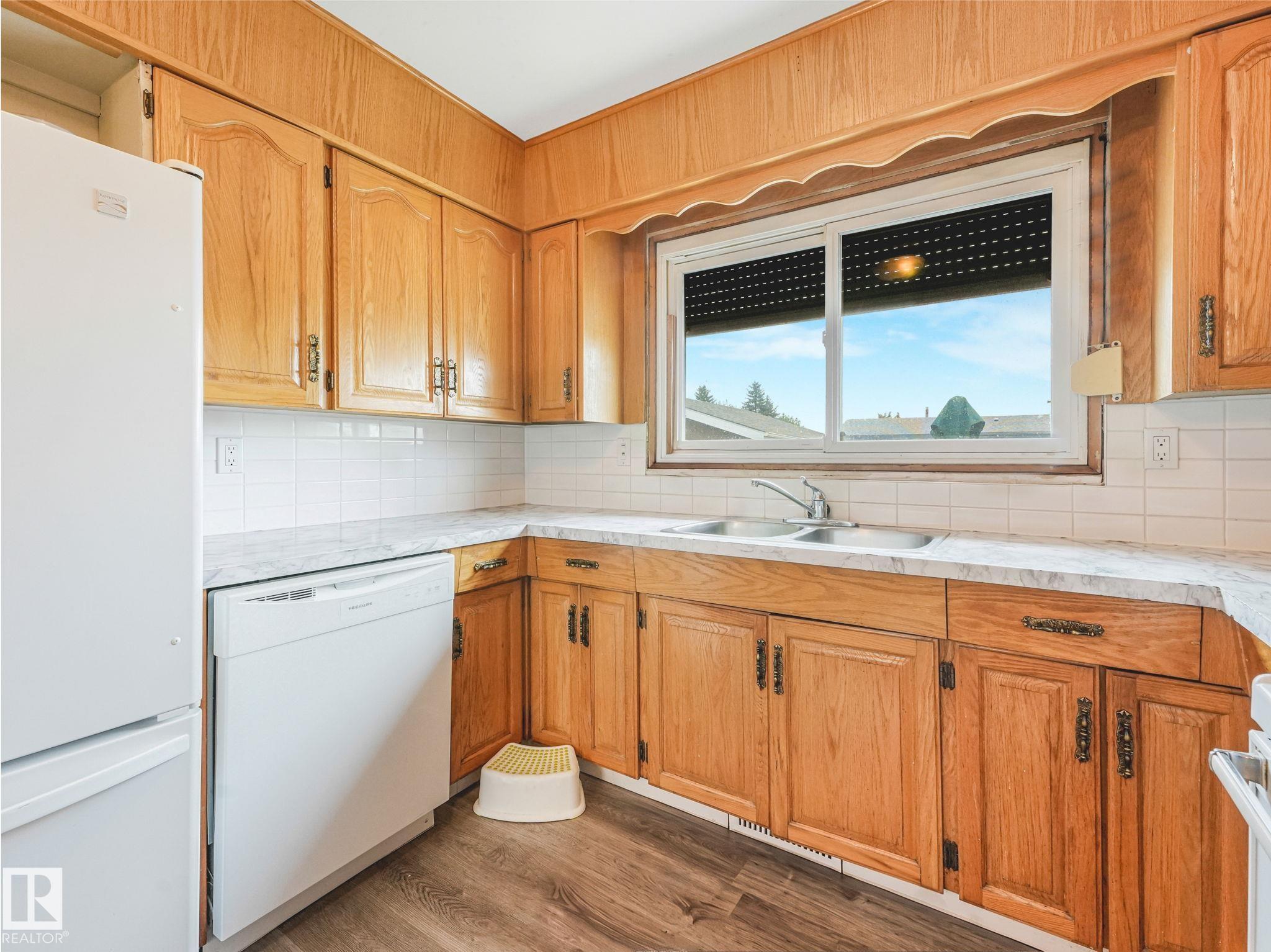 Photo 9 at 13807 92 Street NW, Northmount, Edmonton