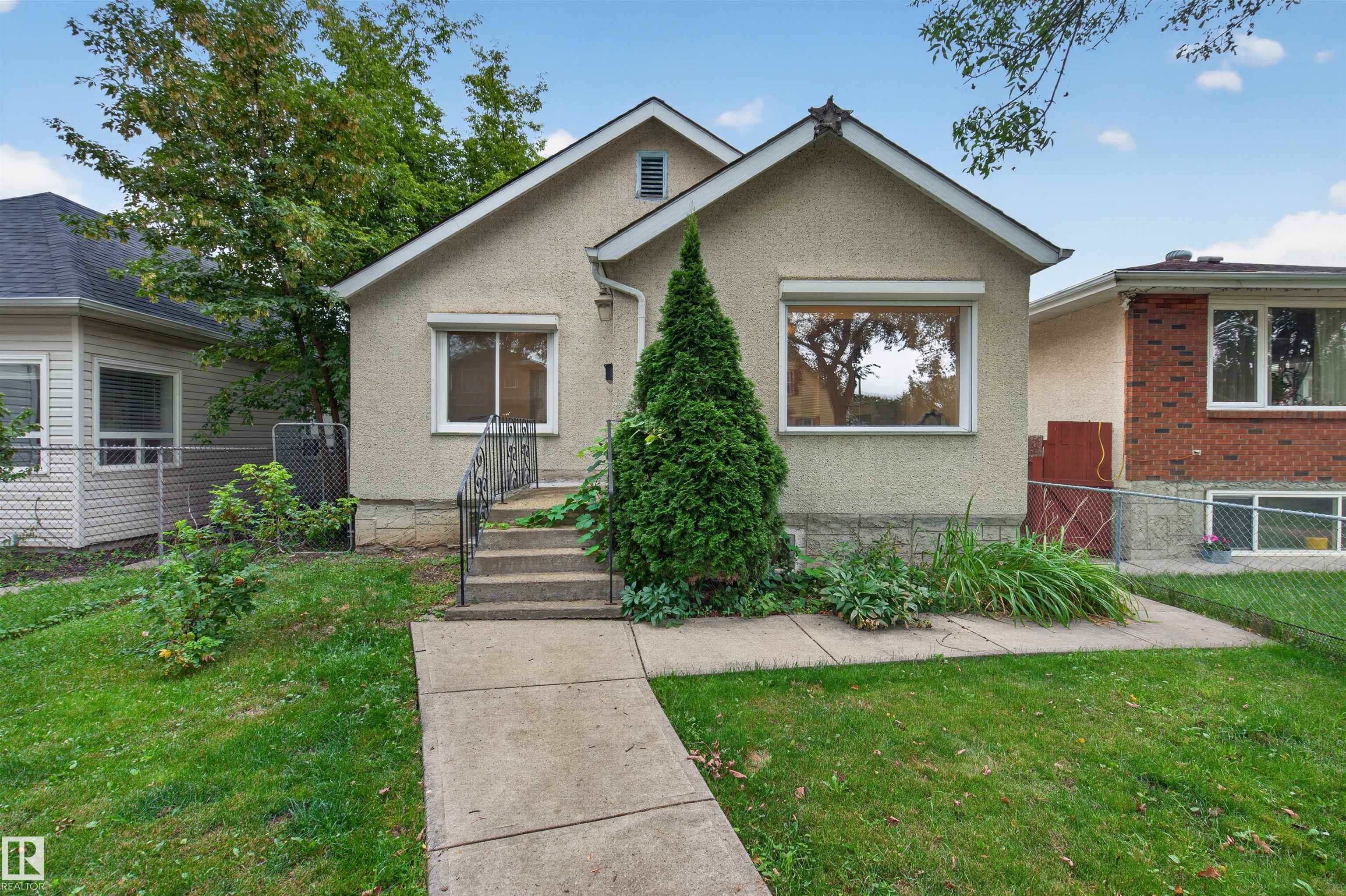 Photo 2 at 11431 88 Street NW, Parkdale, Edmonton