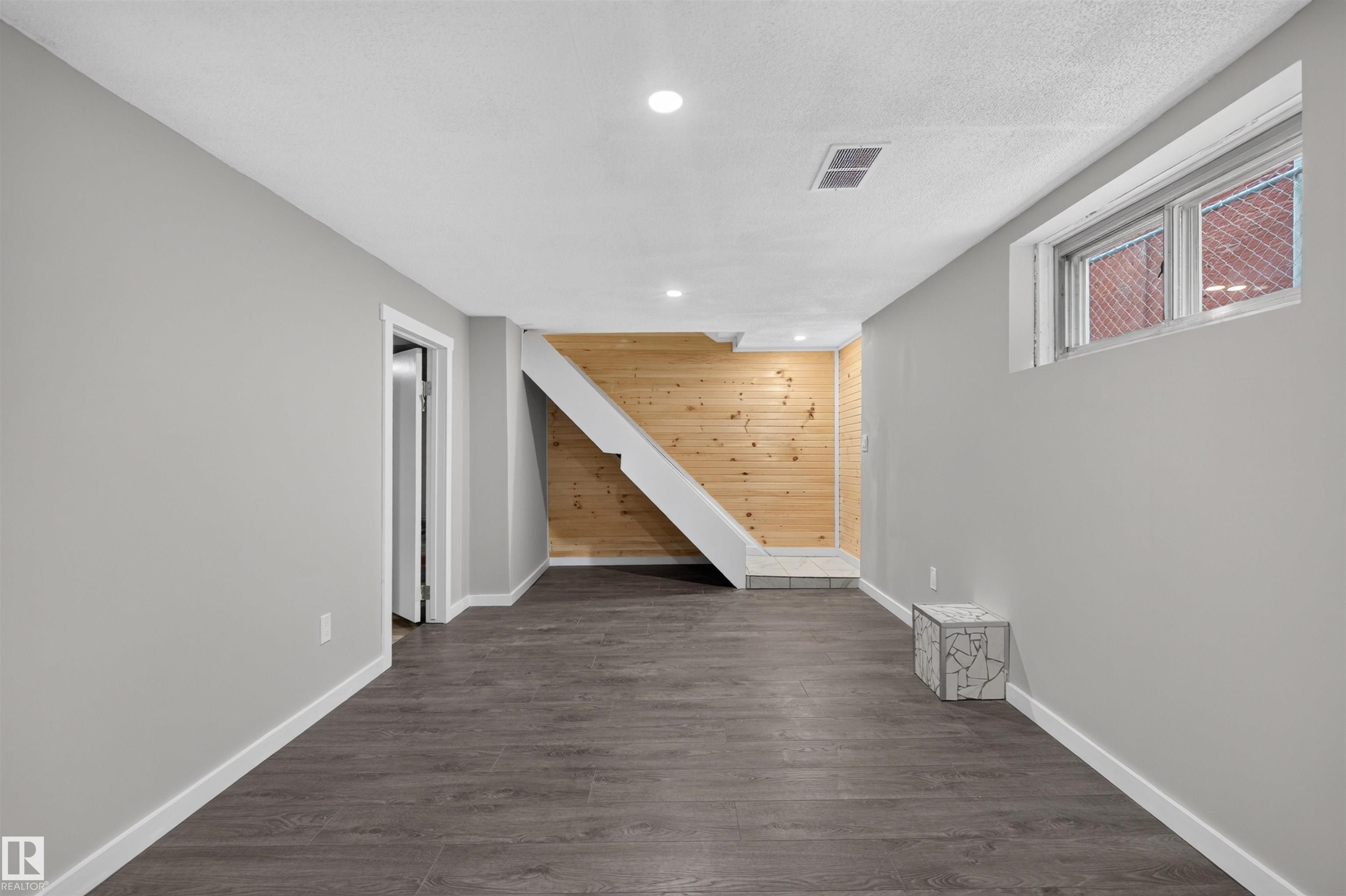 Photo 24 at 11431 88 Street NW, Parkdale, Edmonton