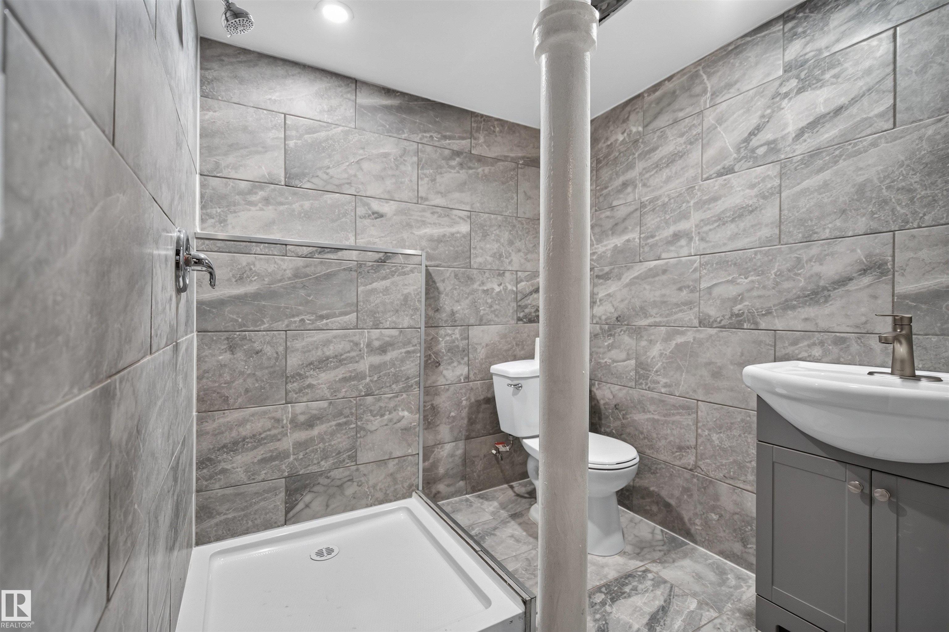 Photo 33 at 11431 88 Street NW, Parkdale, Edmonton