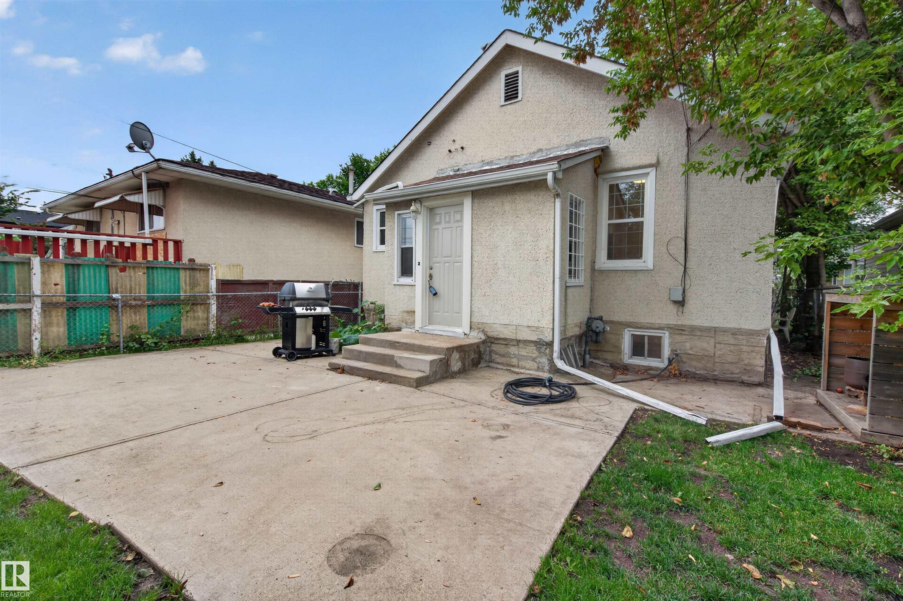 Photo 37 at 11431 88 Street NW, Parkdale, Edmonton