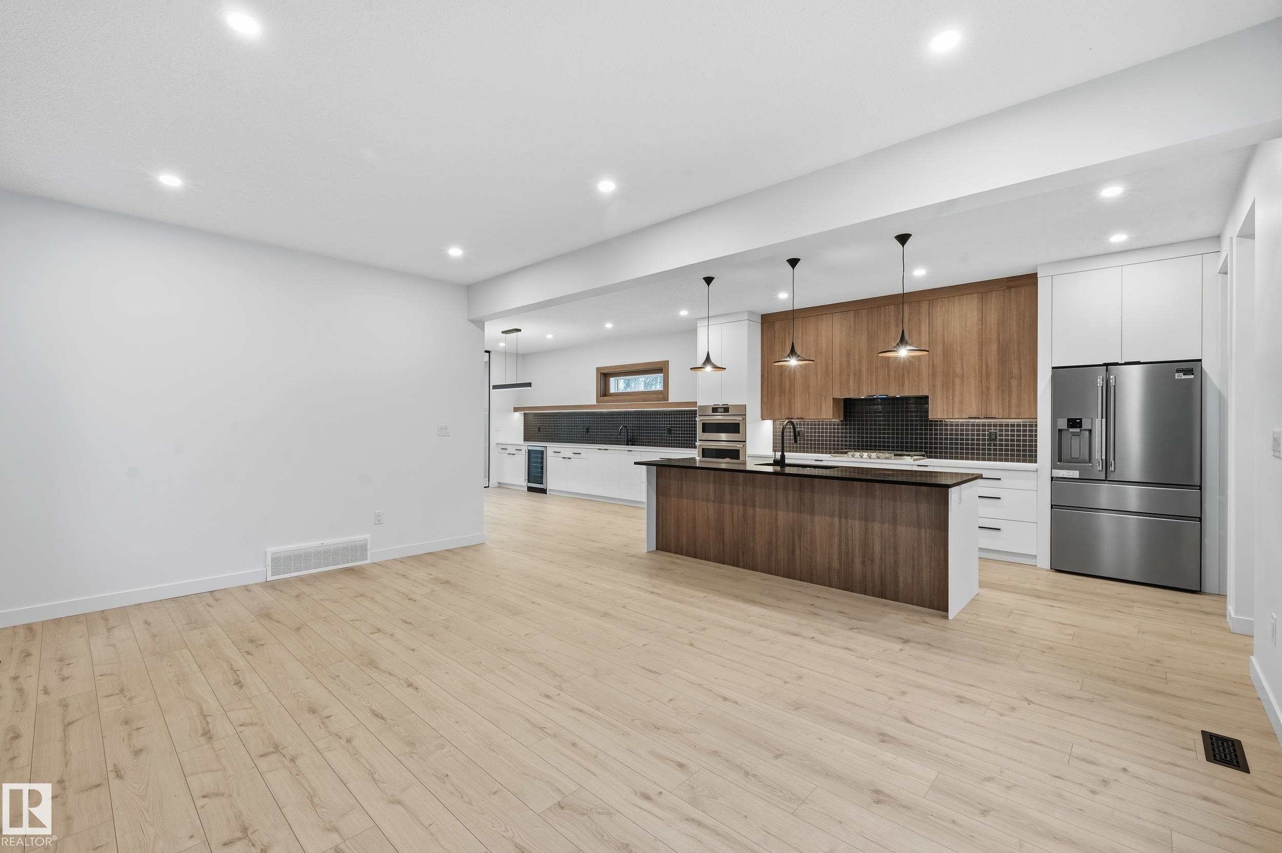 Photo 11 at 11121 51 Street NW, Highlands, Edmonton