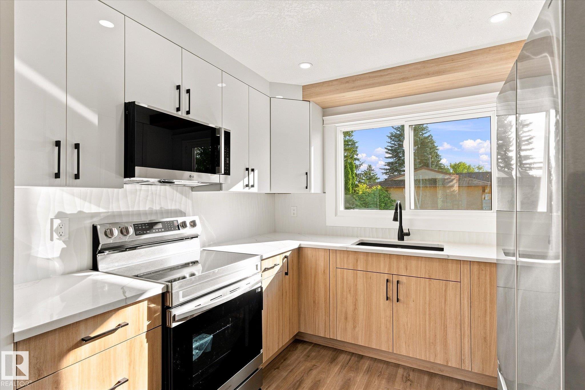 Photo 11 at 17325 85 Avenue NW, Thorncliffe, Edmonton