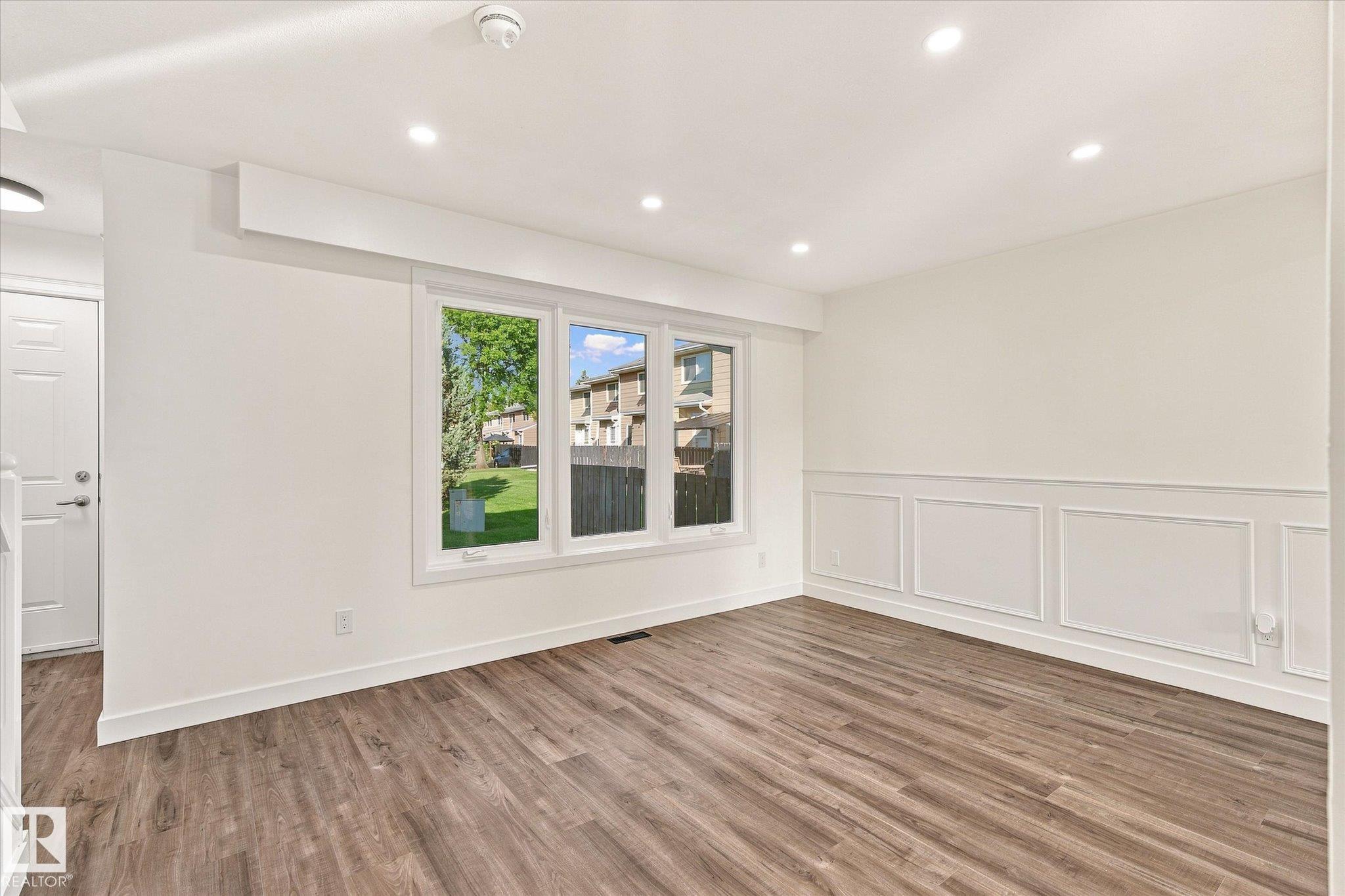 Photo 3 at 17325 85 Avenue NW, Thorncliffe, Edmonton