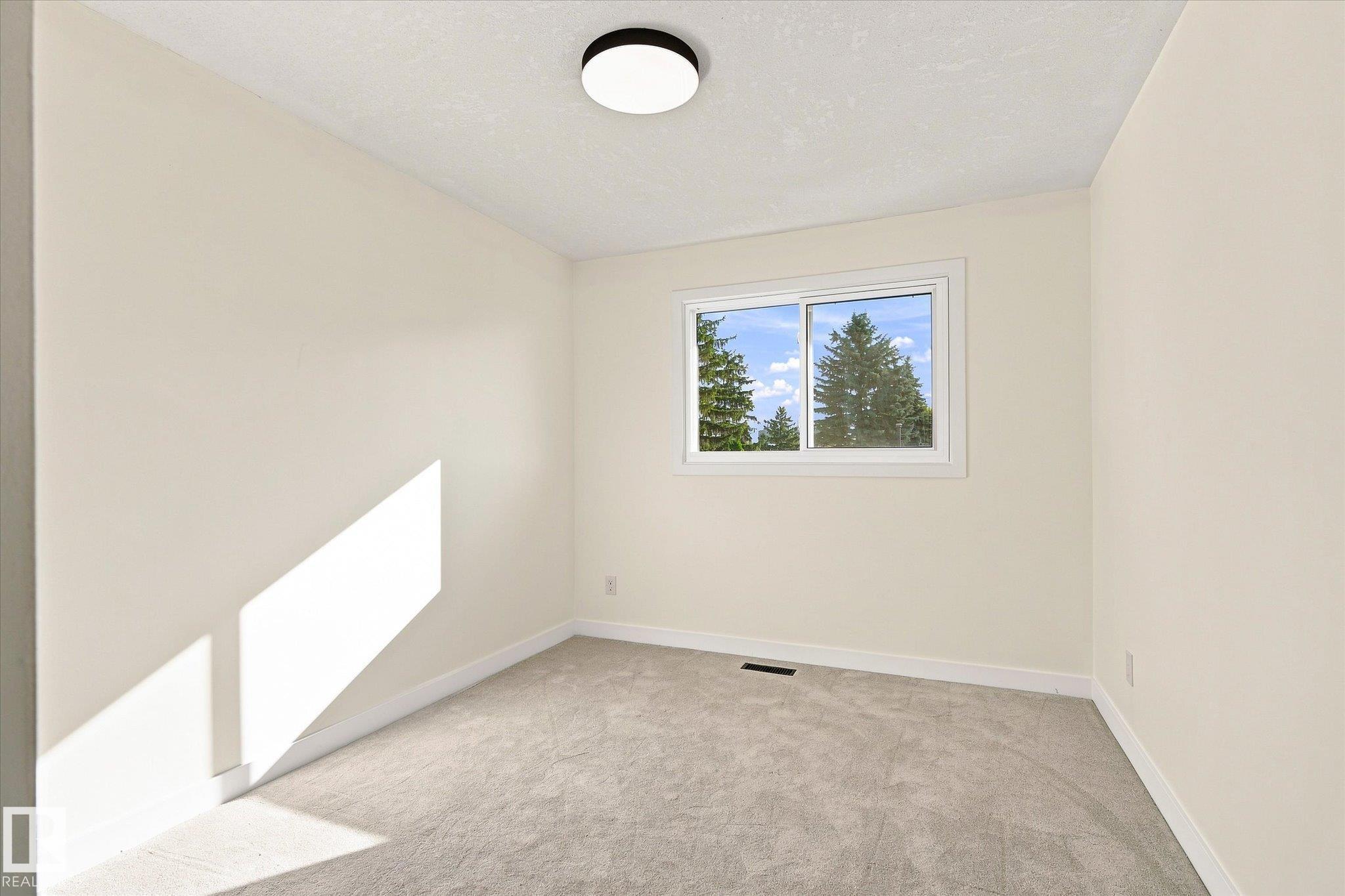 Photo 23 at 17325 85 Avenue NW, Thorncliffe, Edmonton
