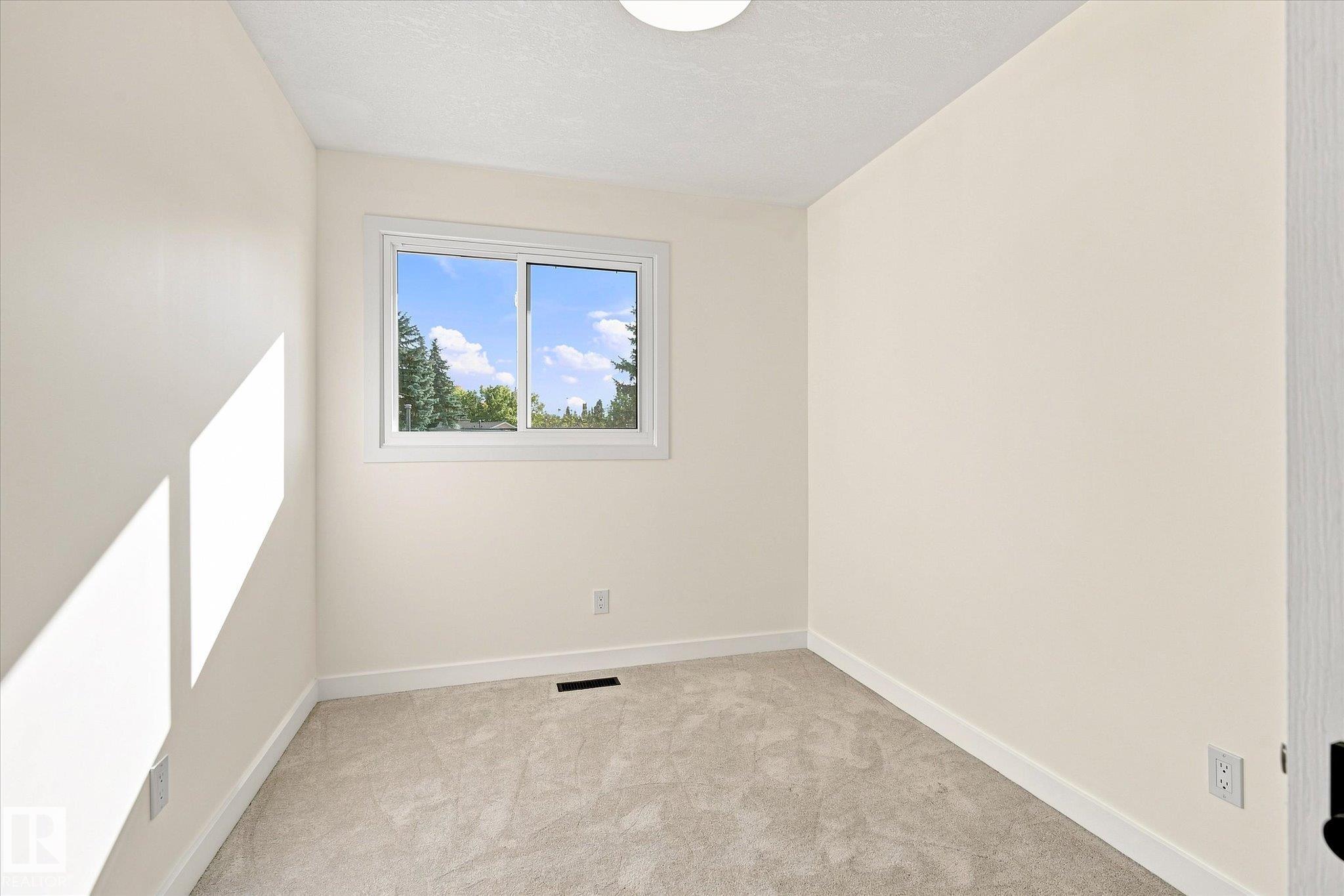 Photo 25 at 17325 85 Avenue NW, Thorncliffe, Edmonton