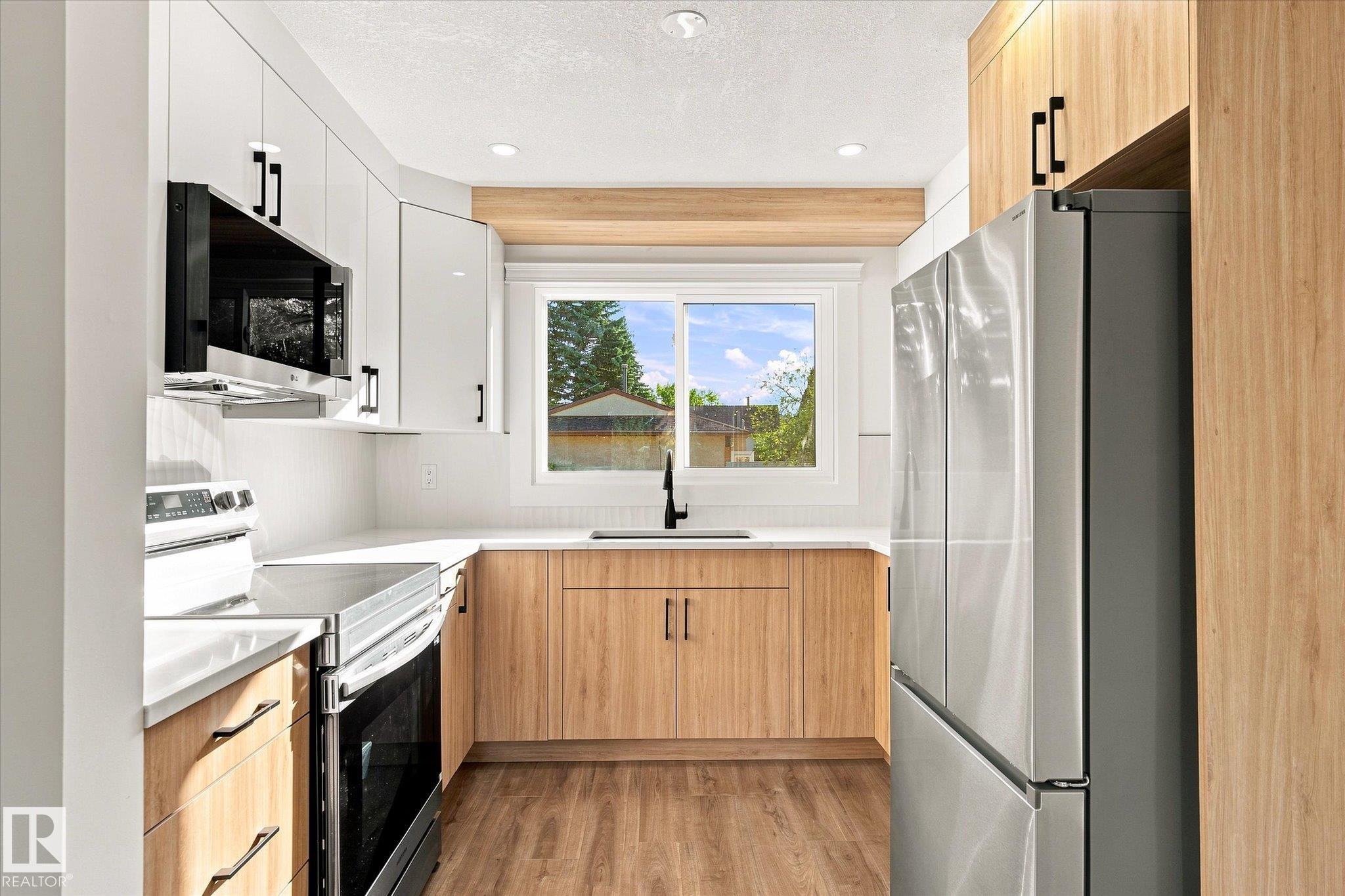 Photo 10 at 17325 85 Avenue NW, Thorncliffe, Edmonton