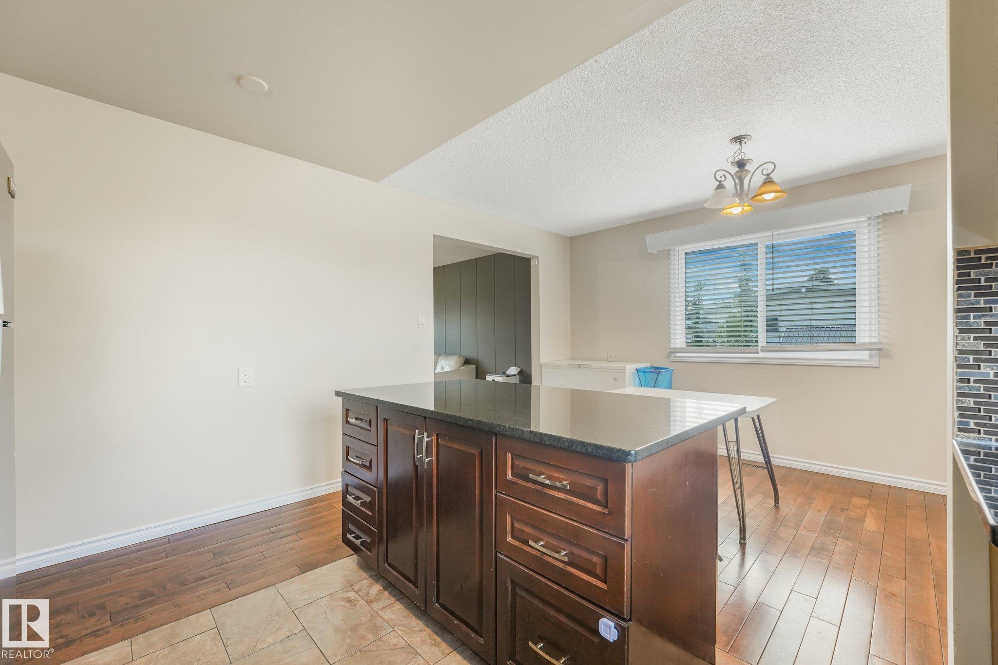 Photo 11 at 9532 138 Avenue NW, Northmount, Edmonton