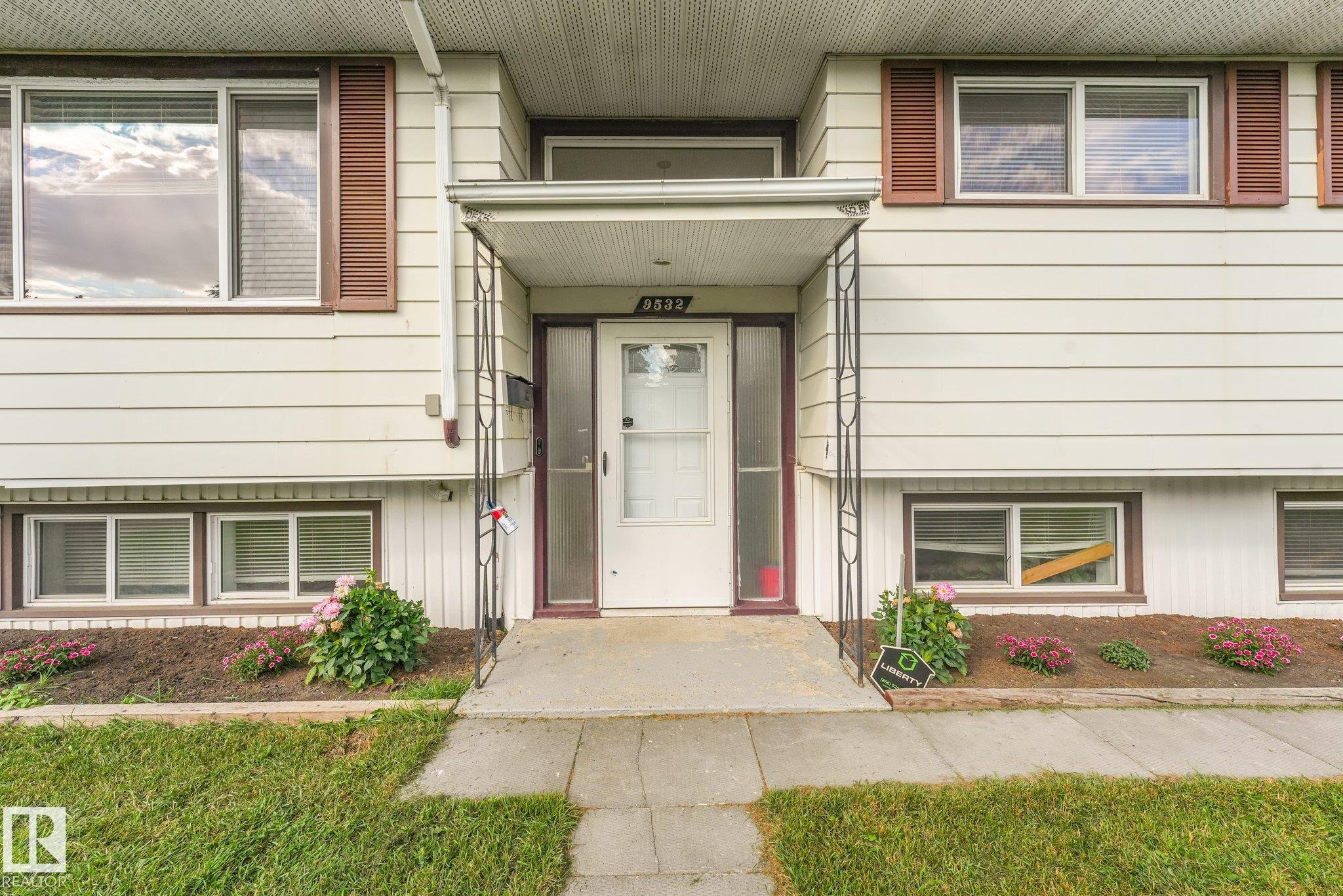 Photo 3 at 9532 138 Avenue NW, Northmount, Edmonton