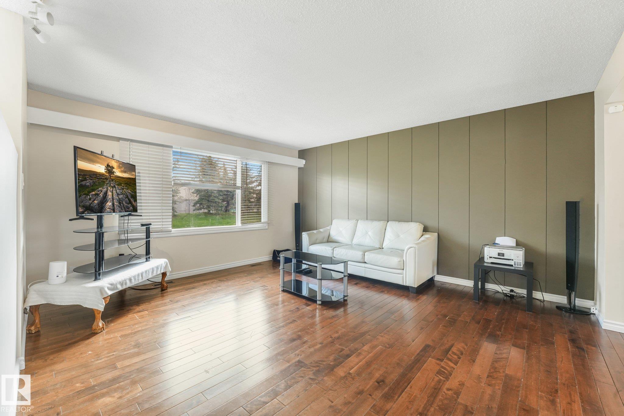 Photo 5 at 9532 138 Avenue NW, Northmount, Edmonton