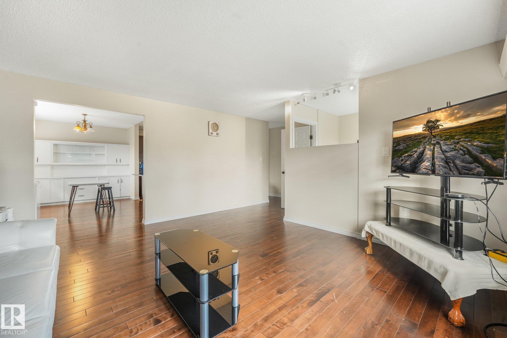 Photo 7 at 9532 138 Avenue NW, Northmount, Edmonton