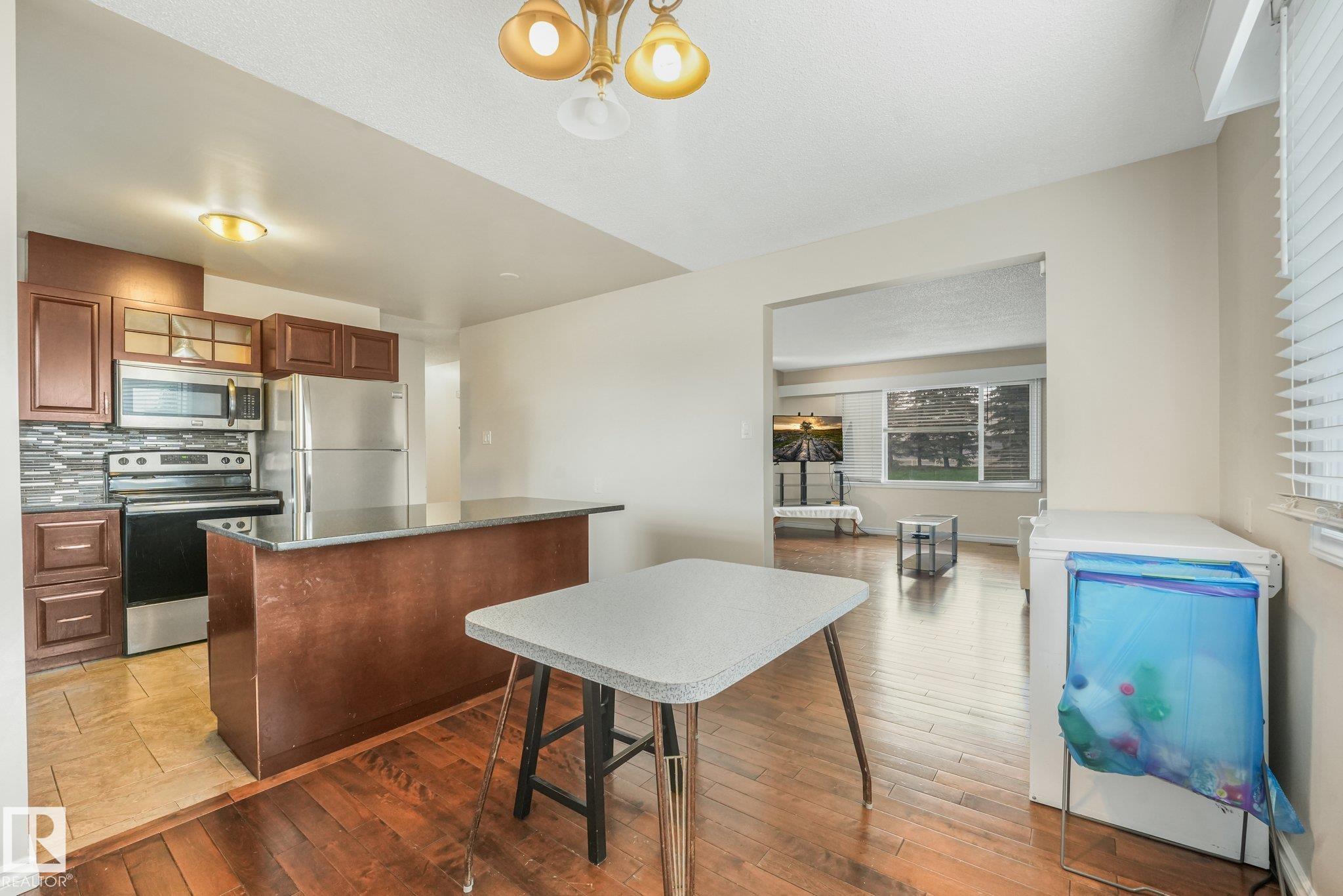Photo 10 at 9532 138 Avenue NW, Northmount, Edmonton