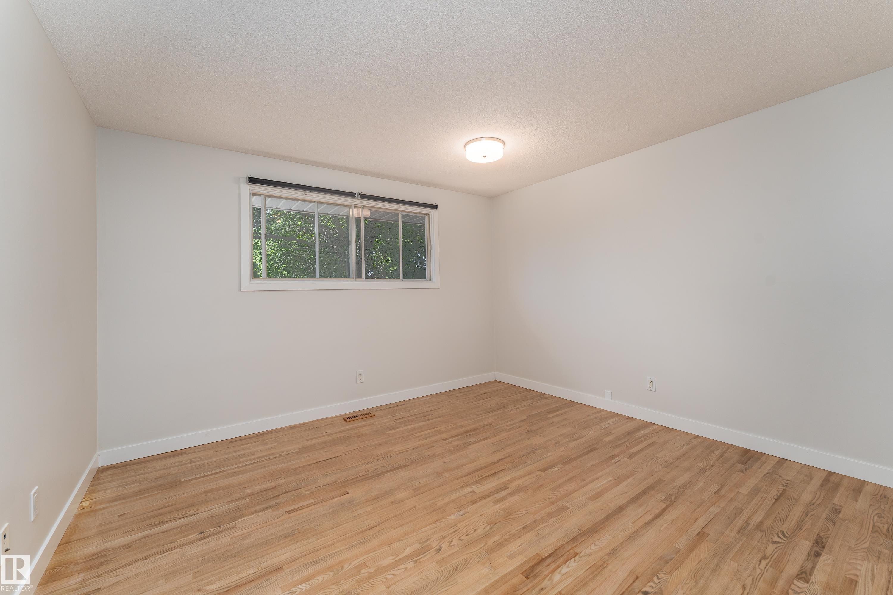 Photo 15 at 10415 39a Avenue NW, Duggan, Edmonton