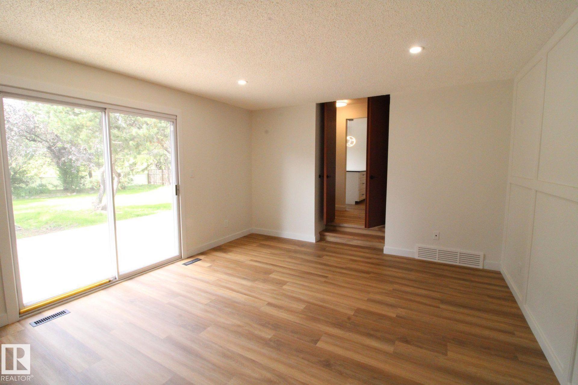 Photo 6 at 4224 110 Street NW, Rideau Park, Edmonton