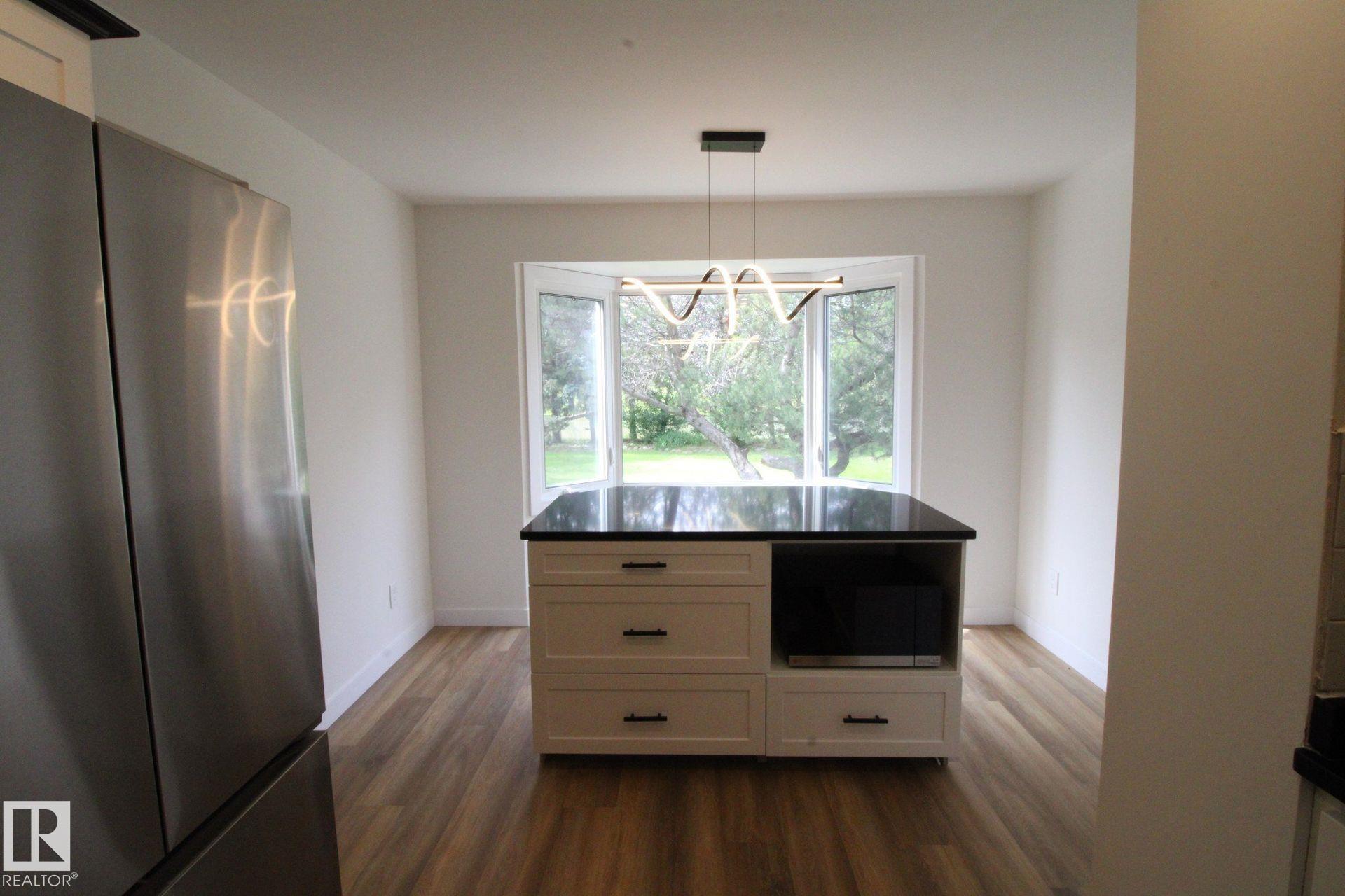 Photo 7 at 4224 110 Street NW, Rideau Park, Edmonton